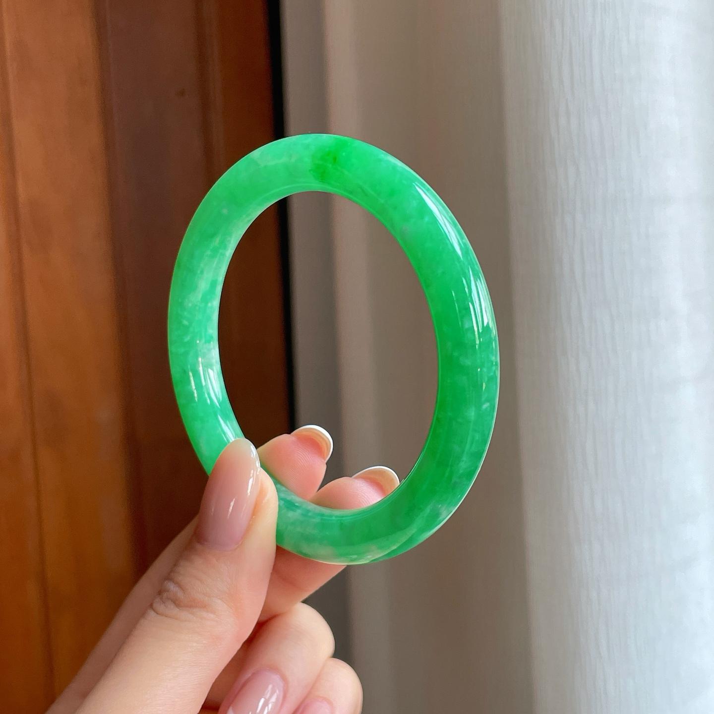 冰种果绿翡翠圆条手镯（53.6mm)（yc373969）