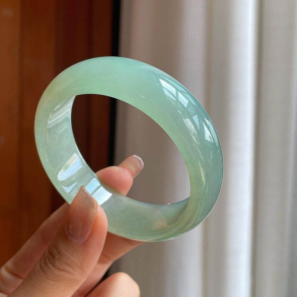 糯冰晴底宽版翡翠平安镯（55.7mm）（yc373870）