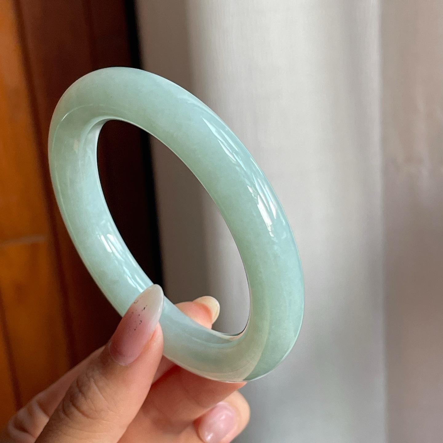 糯冰种晴底翡翠圆条手镯（55.7mm）（yc220879）