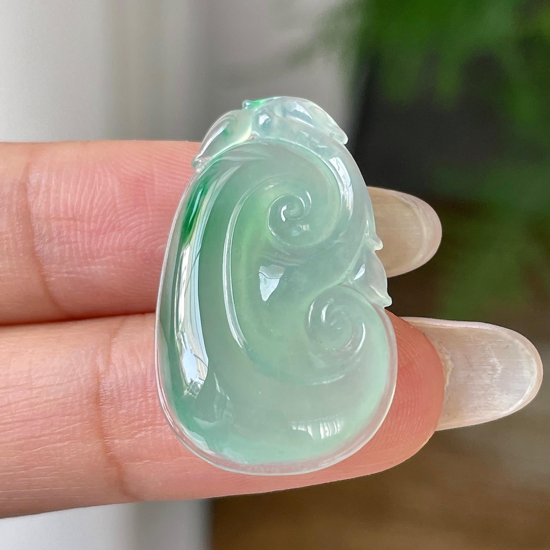 糯冰种晴水飘绿花如意吊坠    天然缅甸A货翡翠（yc356834）