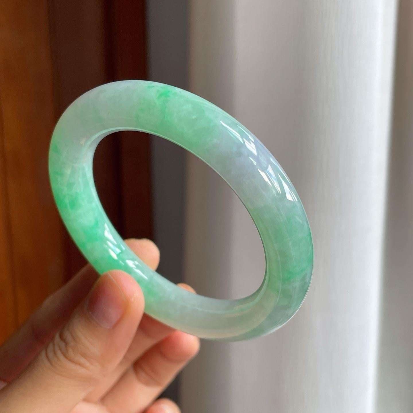糯冰带色圆条翡翠手镯（54mm）（yc225097）