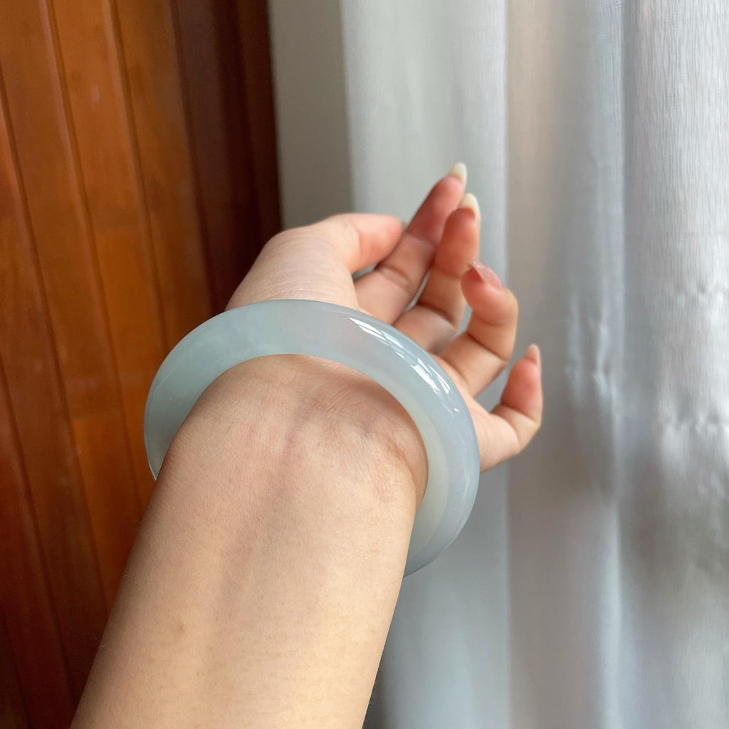 高冰种带底色翡翠圆条手镯（53mm）（yc204365）