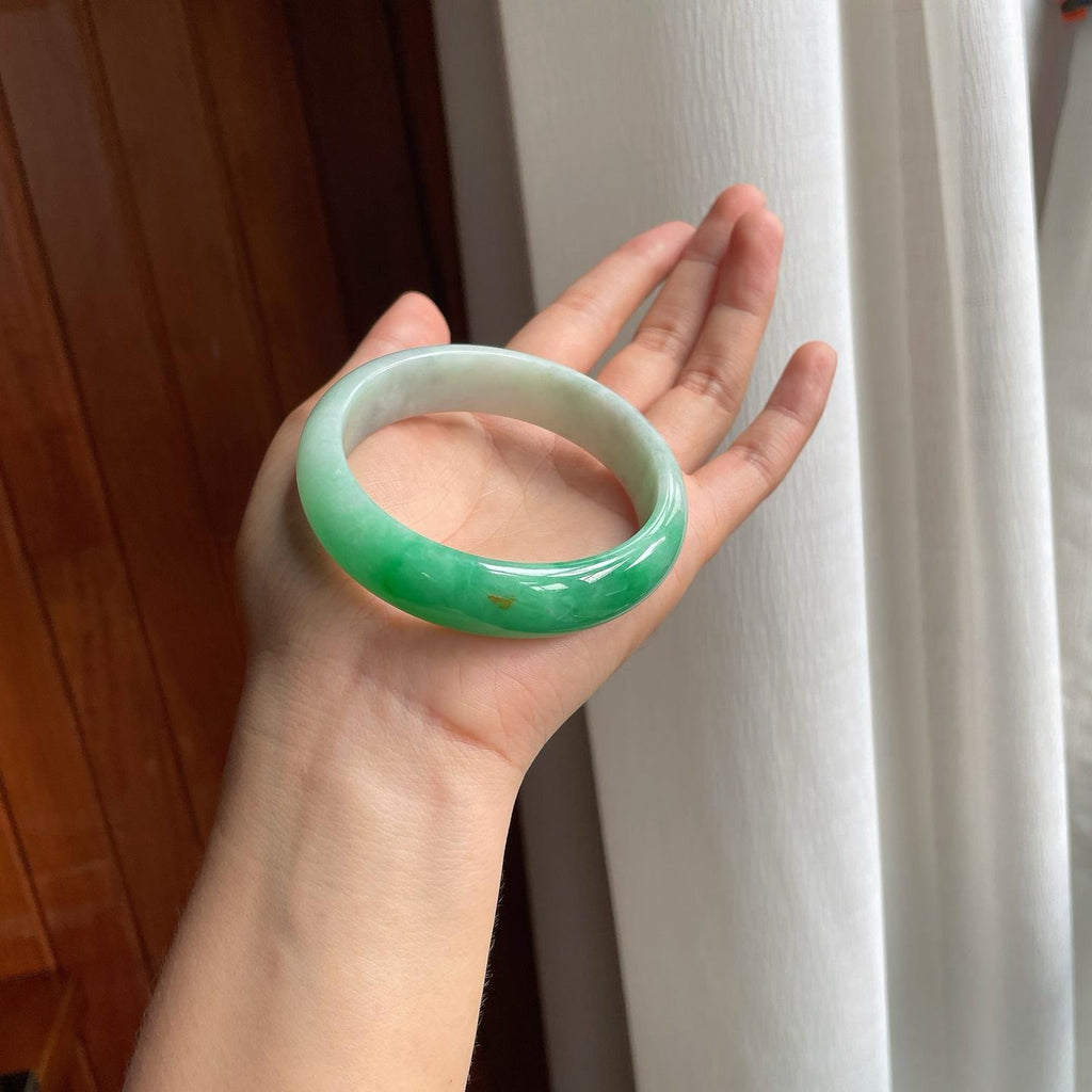 糯冰带色宽版翡翠平安镯（59mm）（yc377406）