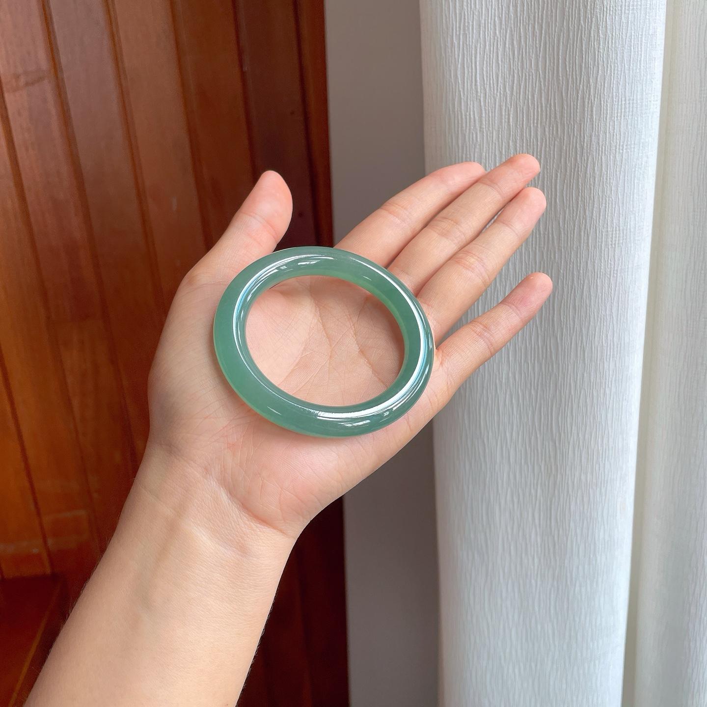 糯冰湖水绿翡翠圆条手镯（53mm)（yc380044）