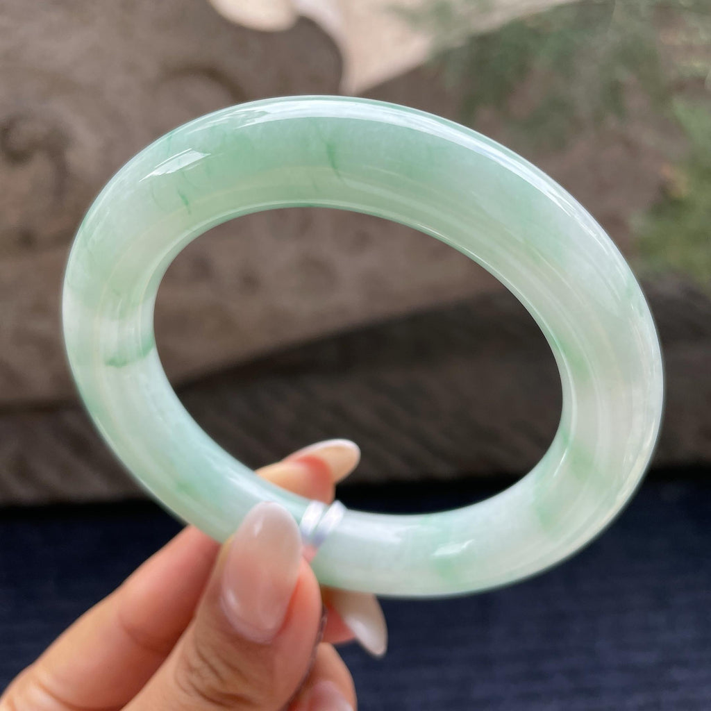 大圈口   细糯种飘绿花圆条手镯58.3圈      天然缅甸A货翡翠（yc421274）