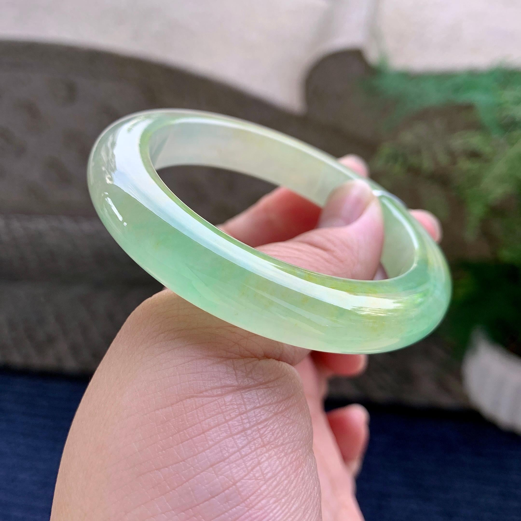 糯冰种黄加绿泥鳅背手镯（53mm）（yc233904）