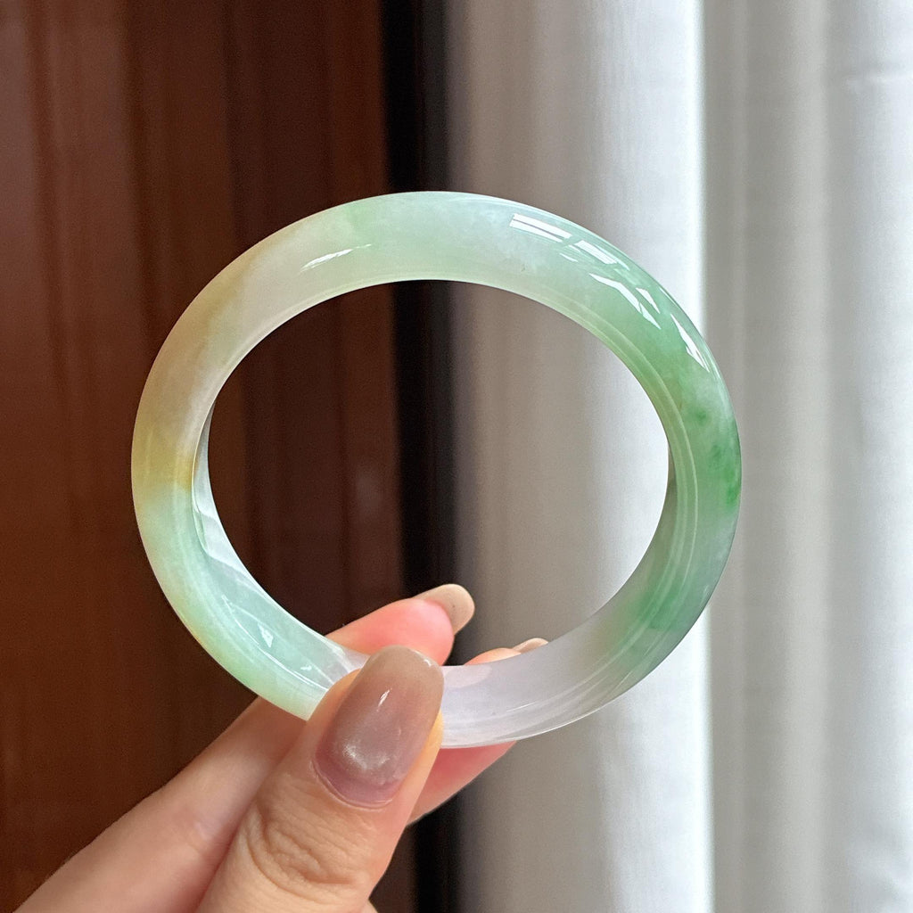 Vòng tay bình an đặc sắc màu vàng pha xanh, băng chuyền chính diện, kích thước 56, ngọc phỉ thúy tự nhiên loại A Myanmar (yc450454)