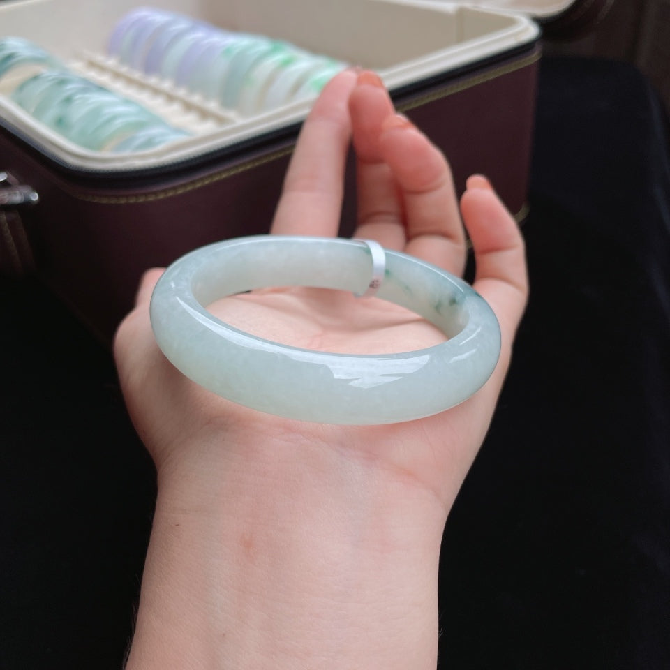 糯冰飘花正圈 翡翠手镯（56mm）（yc017396）