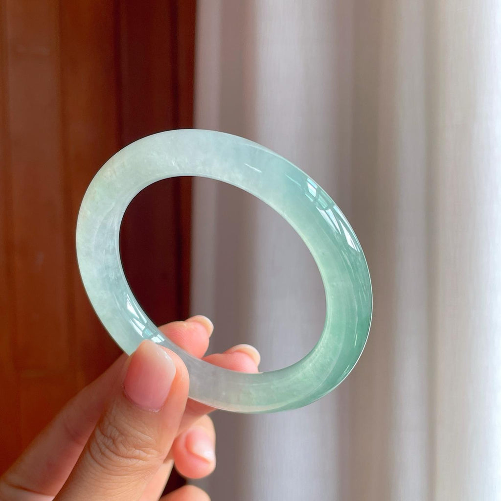 冰种带晴绿底翡翠圆条手镯（54.3mm)（yc381232）