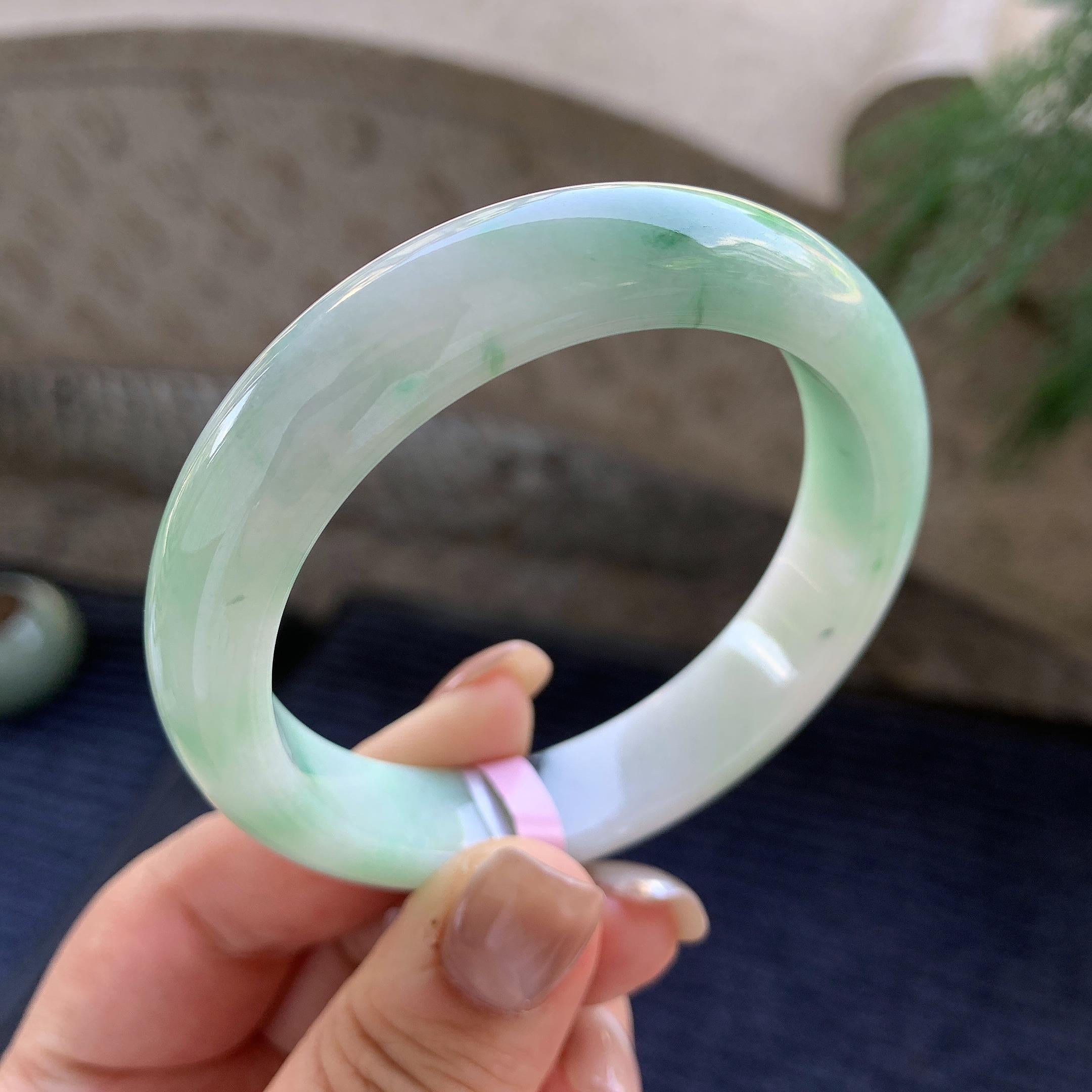 细糯种飘绿花正圈平安镯  55.8圈口  天然缅甸A货翡翠（yc425974）