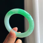 糯冰果绿翡翠圆条手镯（56.5mm）（yc329476）