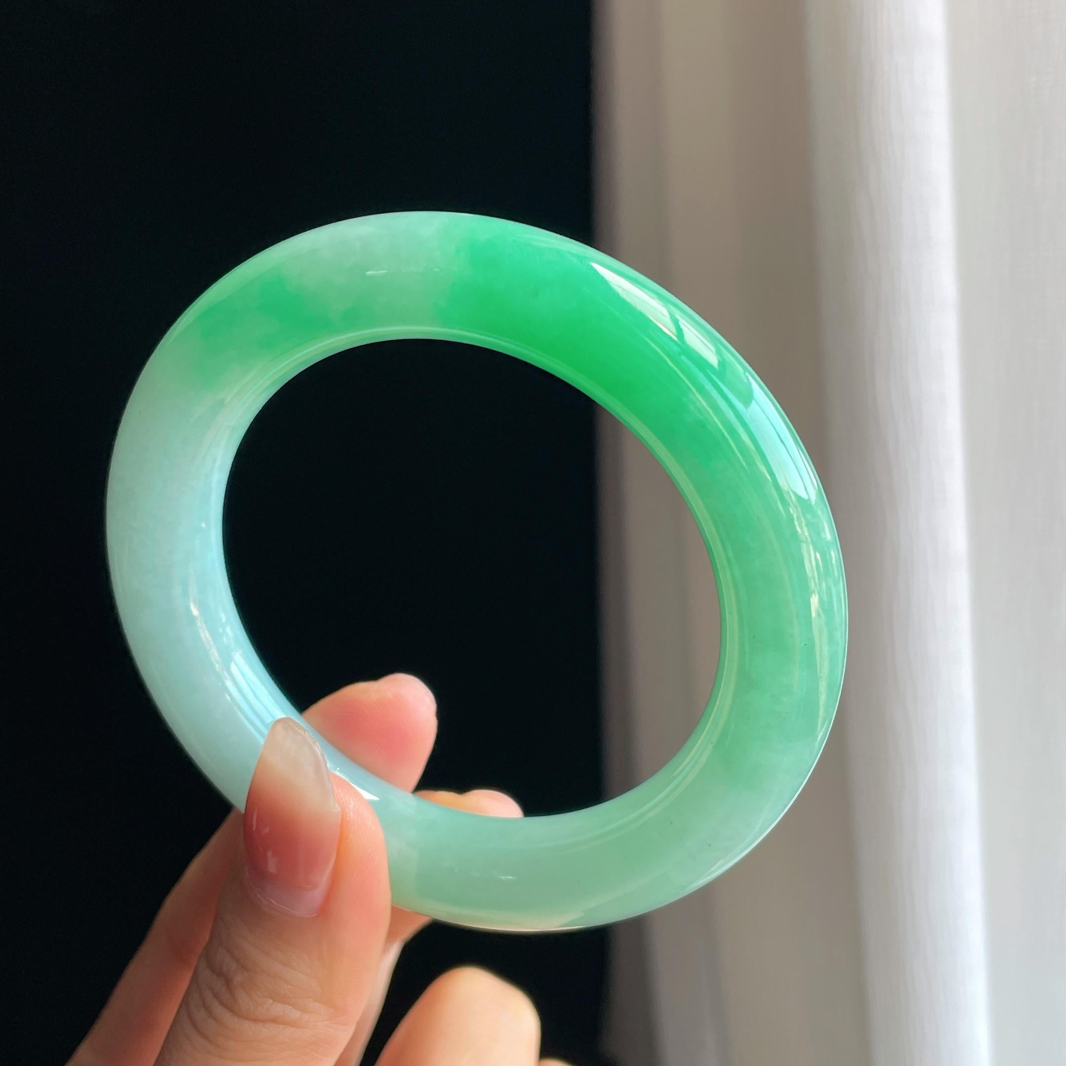 糯冰果绿翡翠圆条手镯（56.5mm）（yc329476）
