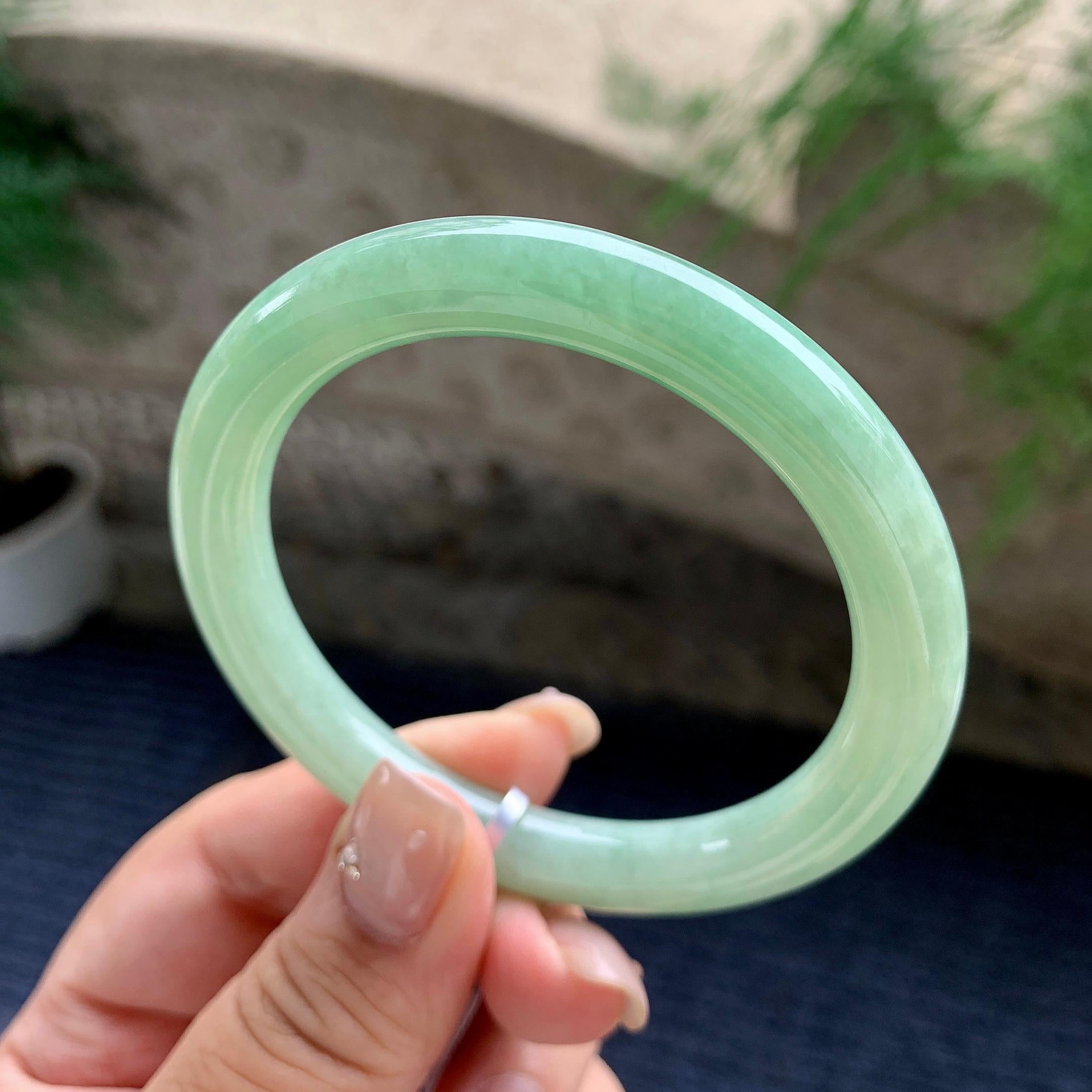 细糯种晴底圆条手镯 55.8圈口 天然缅甸A货翡翠（yc460731）
