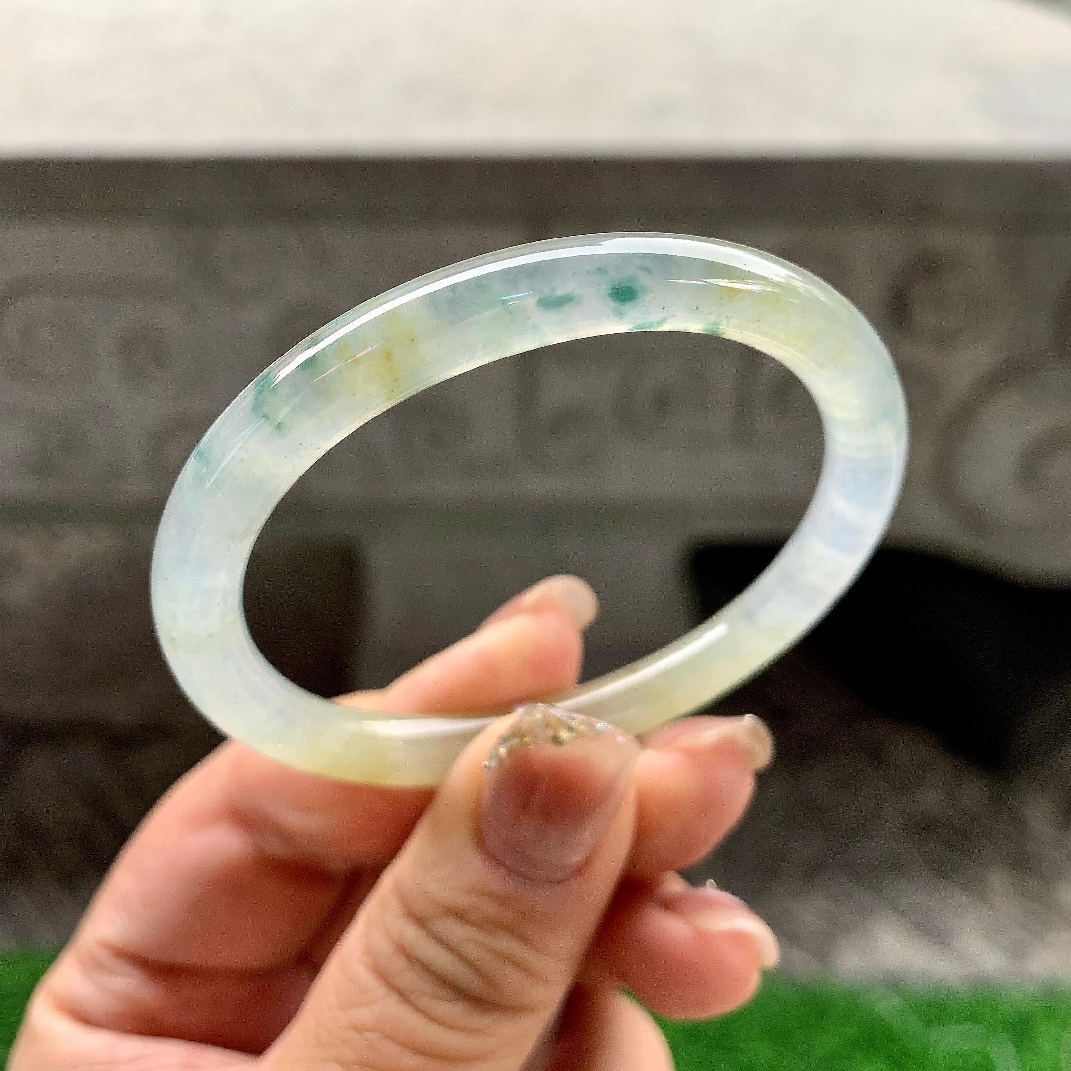 糯冰种黄翡飘花圆条贵妃手镯（51mm）（yc288710）