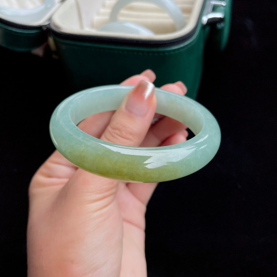 糯冰晴底飘黄正圈翡翠手镯（56.7mm）（yc017163）