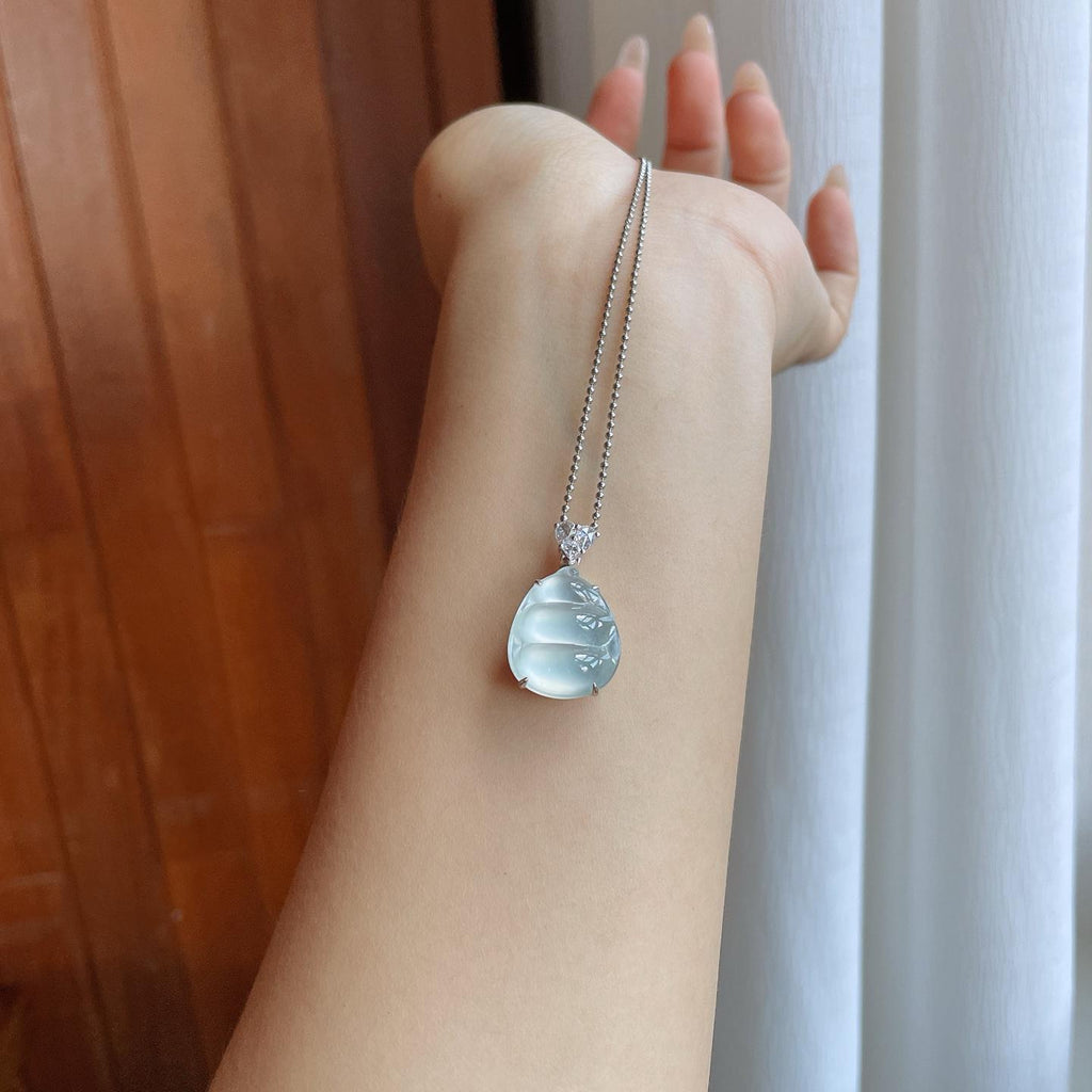 18k金镶冰玻种无色翡翠豆子（yc241862）