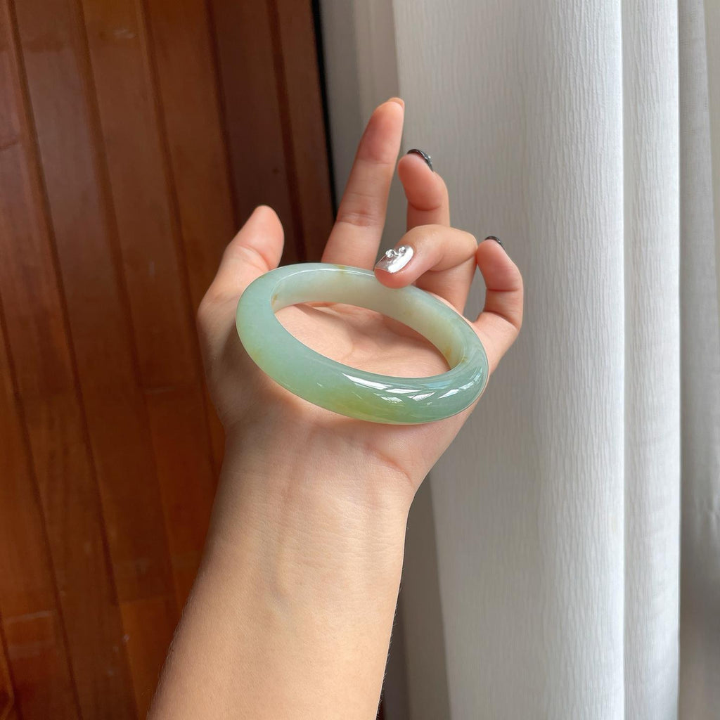 糯冰晴绿底飘黄翡翠平安镯（59mm）（yc277392）