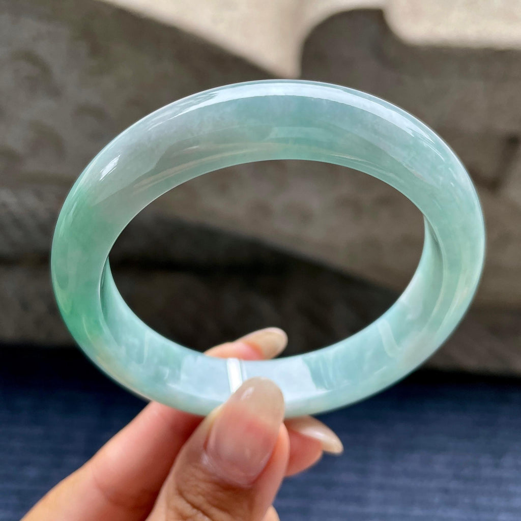 细糯种蓝底飘绿花正圈平安镯57圈口  天然缅甸A货翡翠（yc345829）