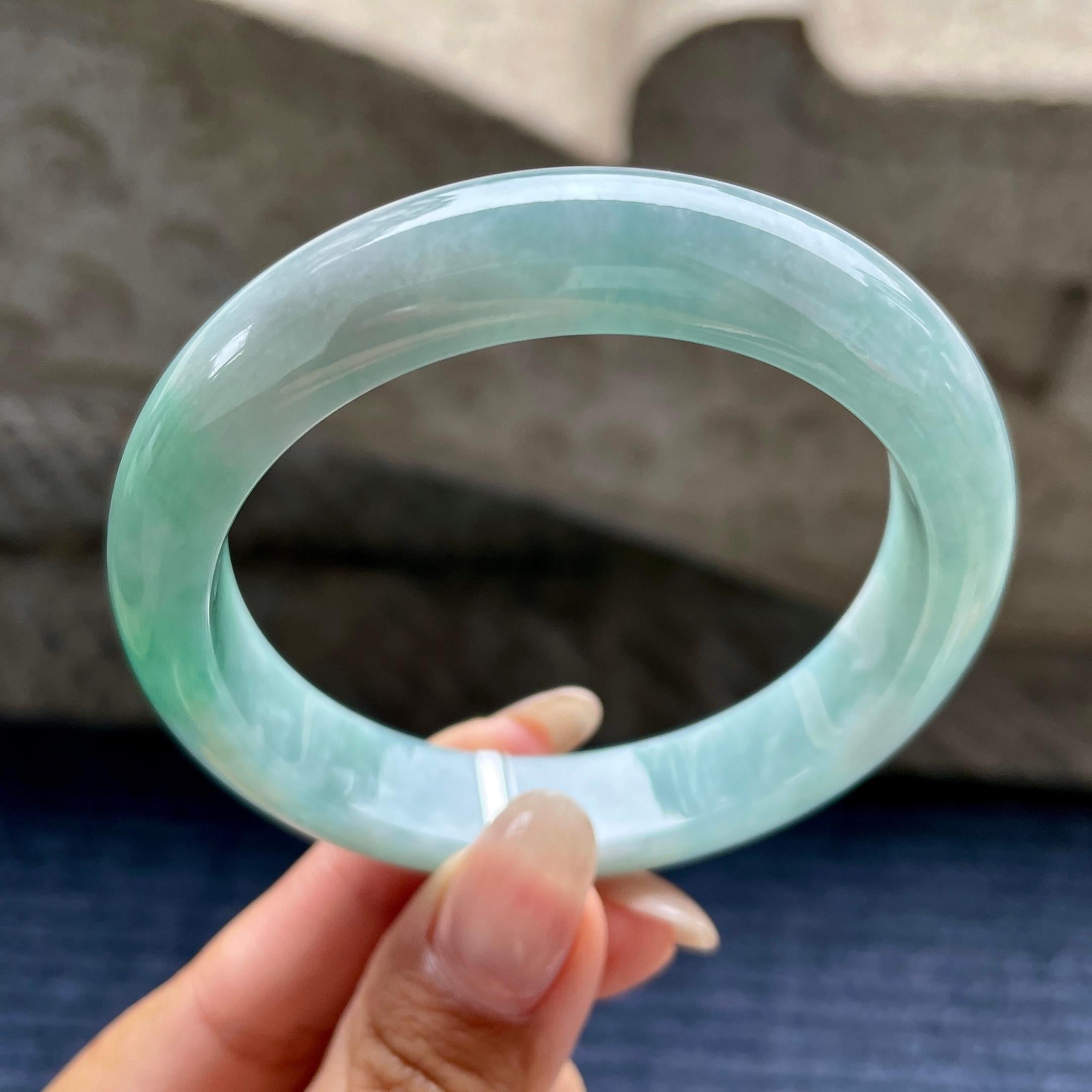 细糯种蓝底飘绿花正圈平安镯57圈口  天然缅甸A货翡翠（yc345829）