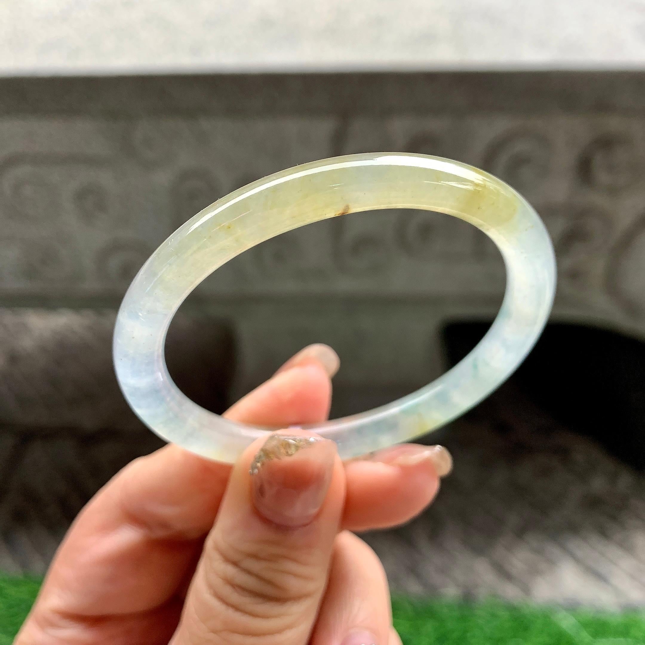糯冰种黄翡飘花圆条贵妃手镯（51mm）（yc288710）
