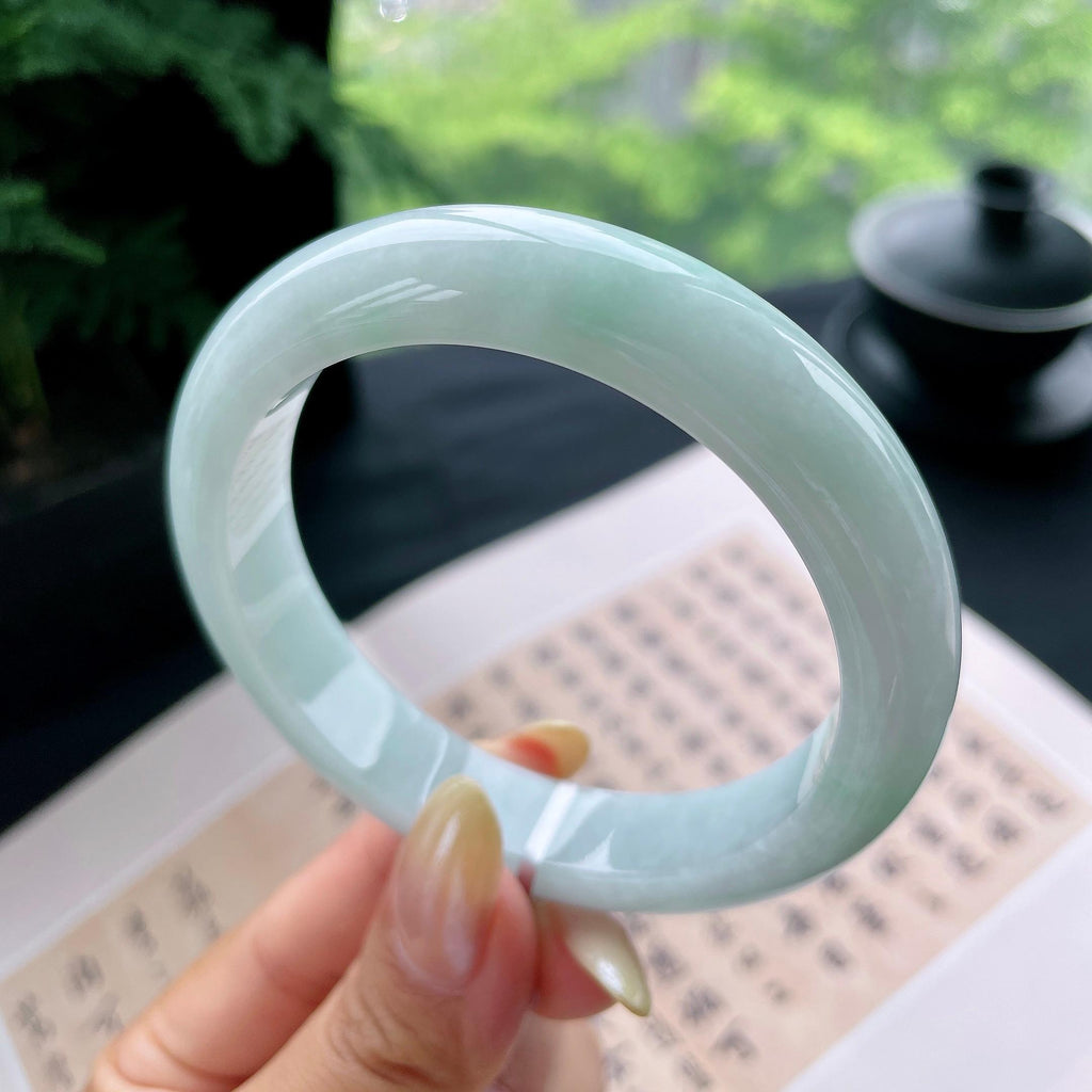 大圈口 细糯种飘绿正圈平安镯60圈 天然缅甸A货翡翠（yc473055）
