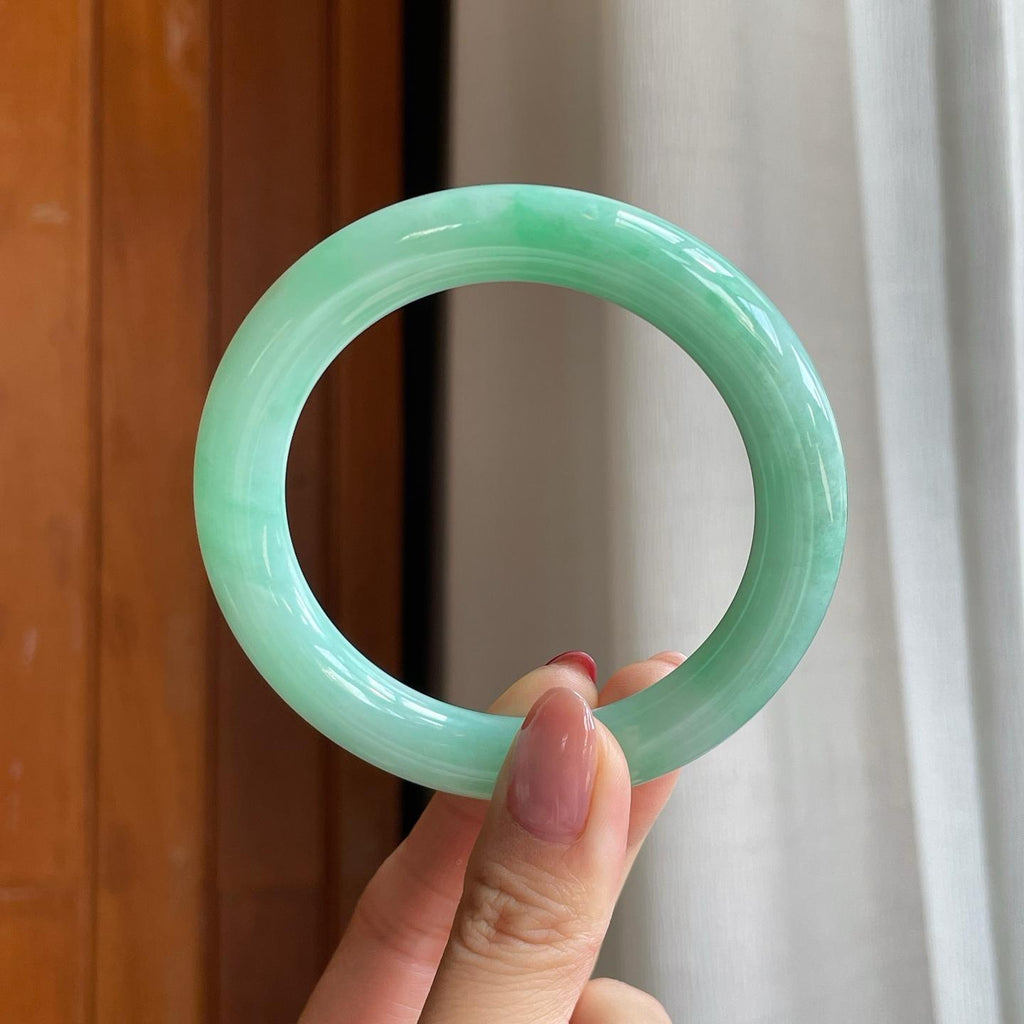 糯冰果绿翡翠圆条手镯（57mm）（yc296425）