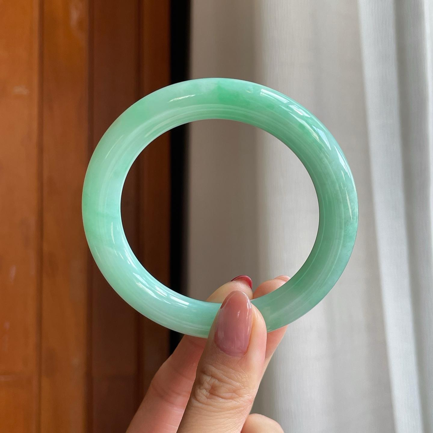 糯冰果绿翡翠圆条手镯（57mm）（yc296425）