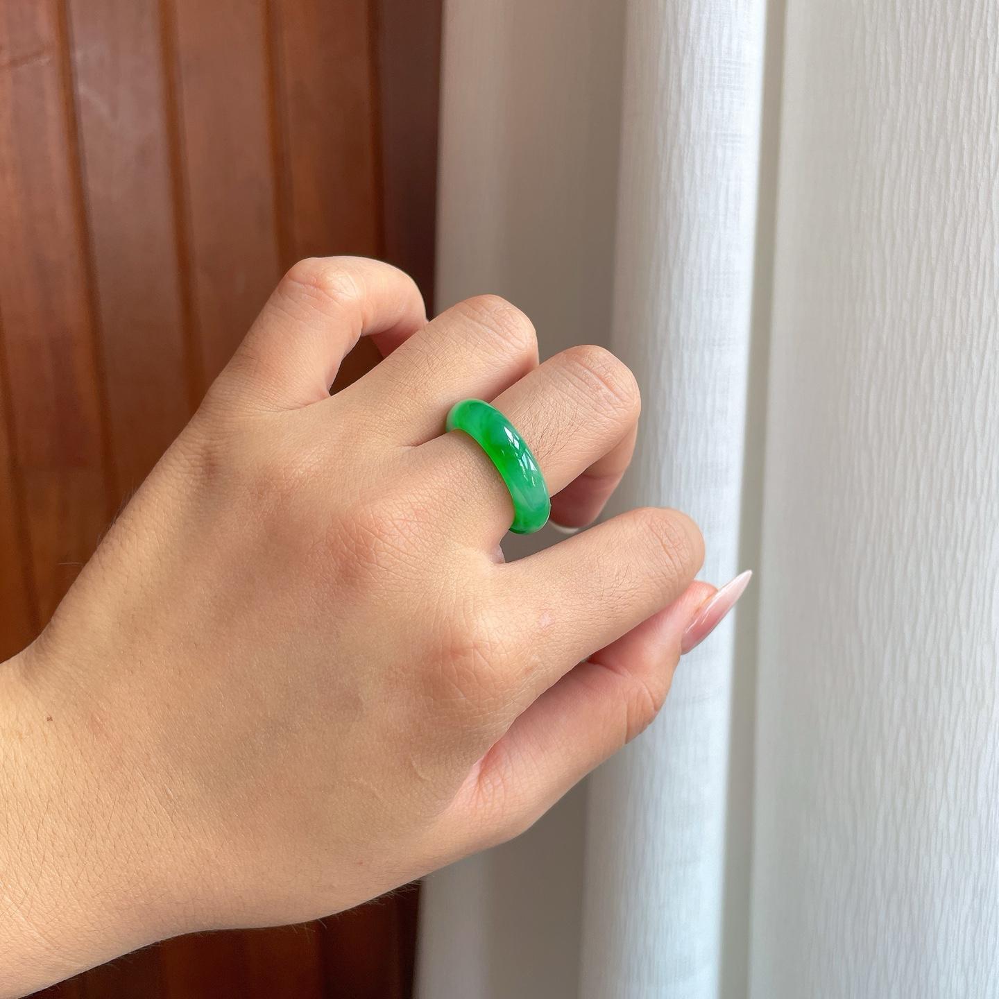 糯冰阳绿翡翠戒圈（yc259090）