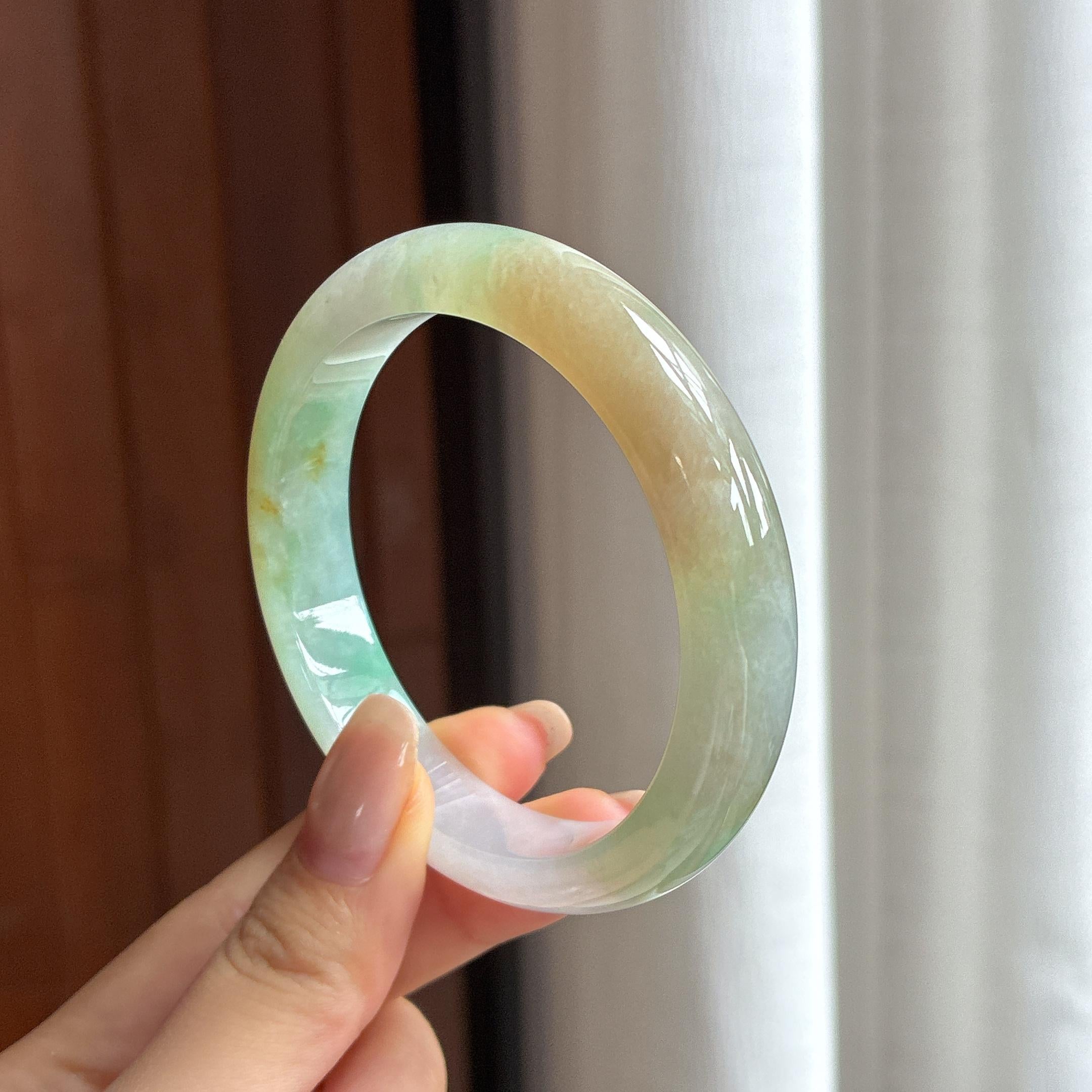 Vòng tay bình an đặc sắc màu vàng pha xanh, băng chuyền chính diện, kích thước 56, ngọc phỉ thúy tự nhiên loại A Myanmar (yc450454)