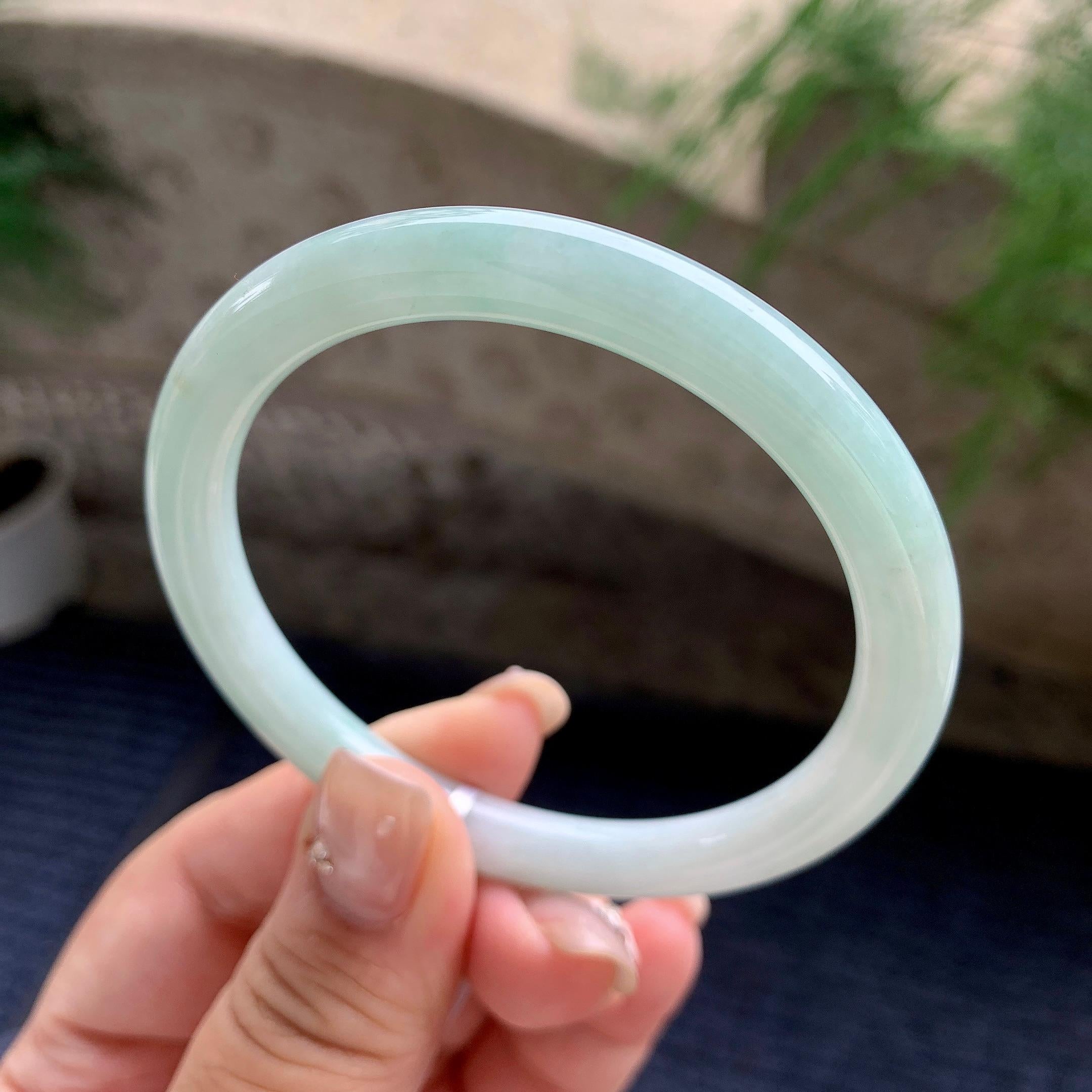 细糯种淡晴底圆条手镯 57圈口 天然缅甸A货翡翠（yc460742）
