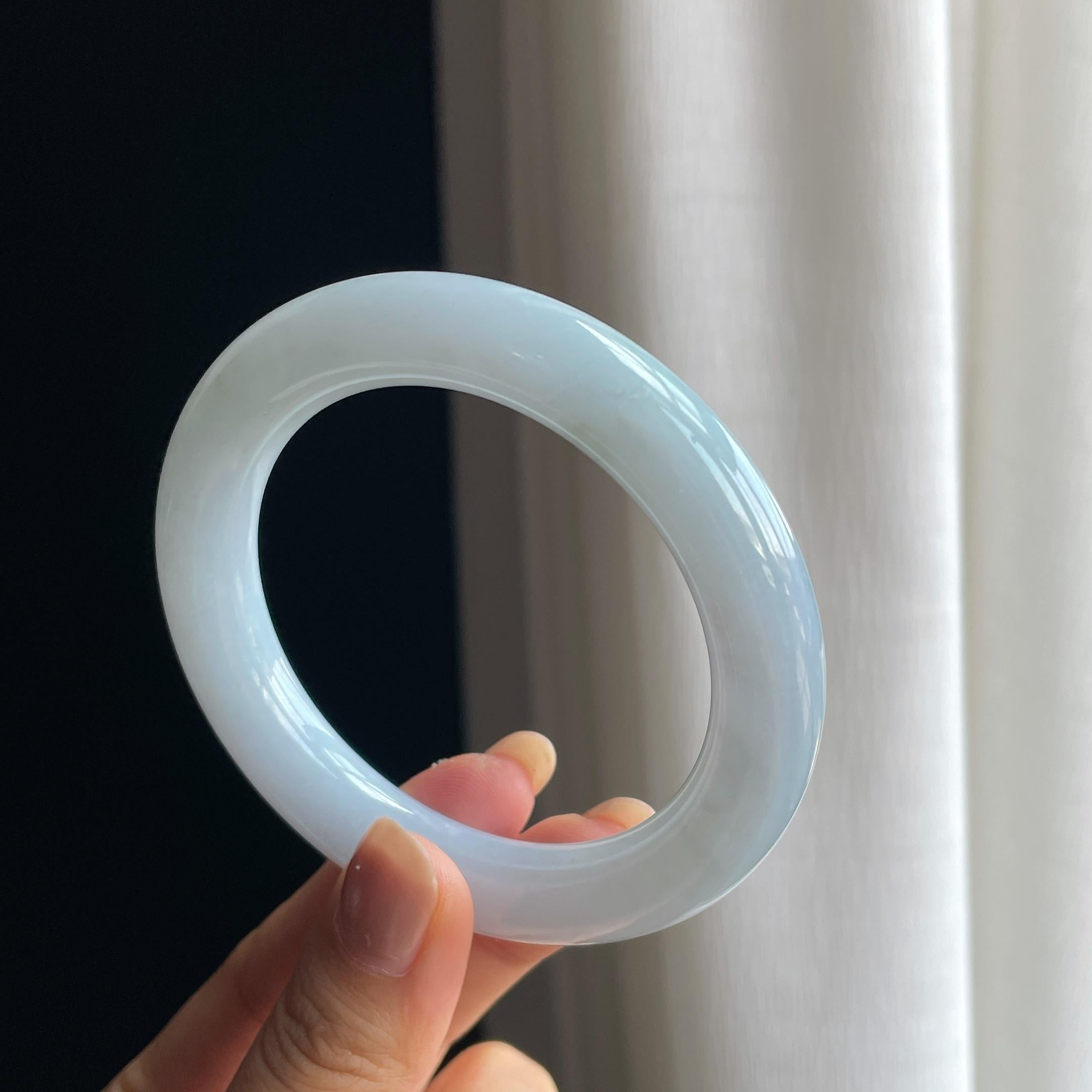 细糯冰淡春底翡翠圆条手镯（57mm）（yc413682）