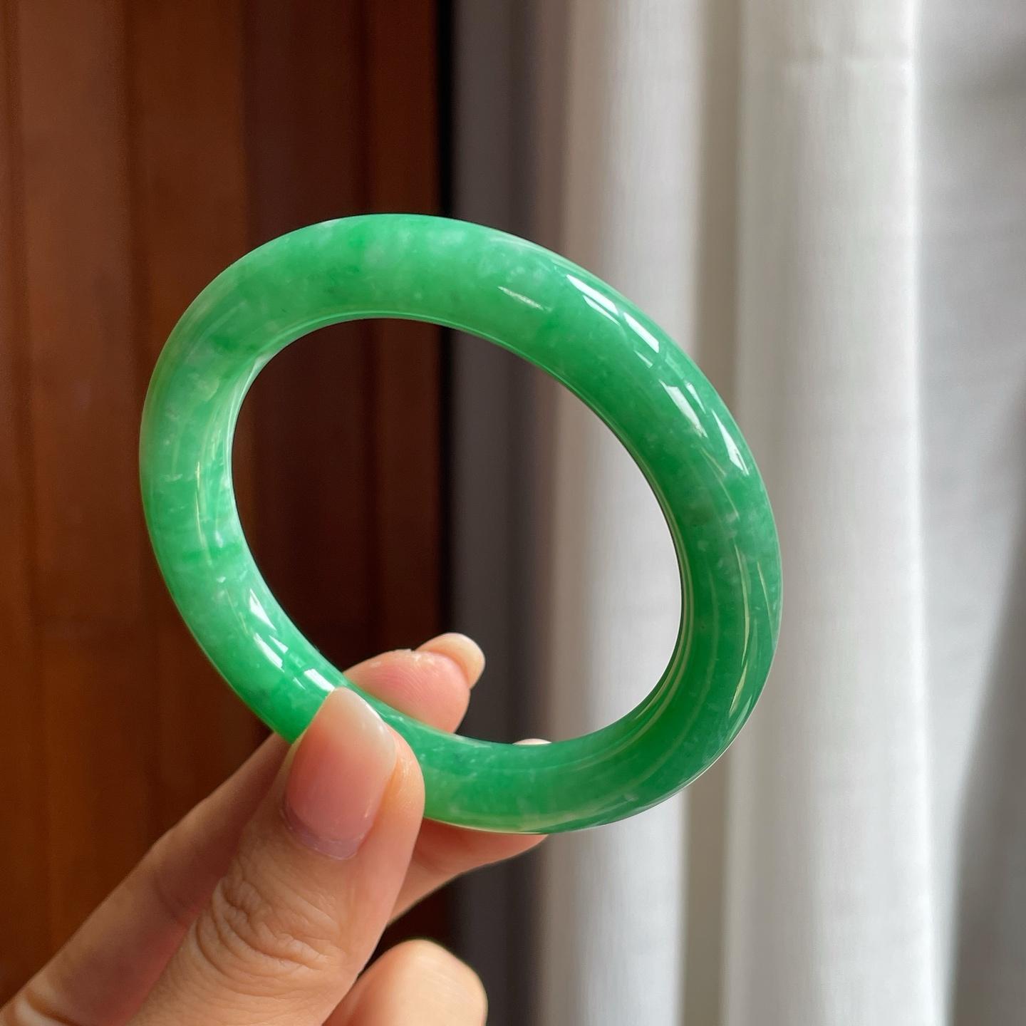 糯冰满绿翡翠圆条手镯（53.5mm）（yc407622）