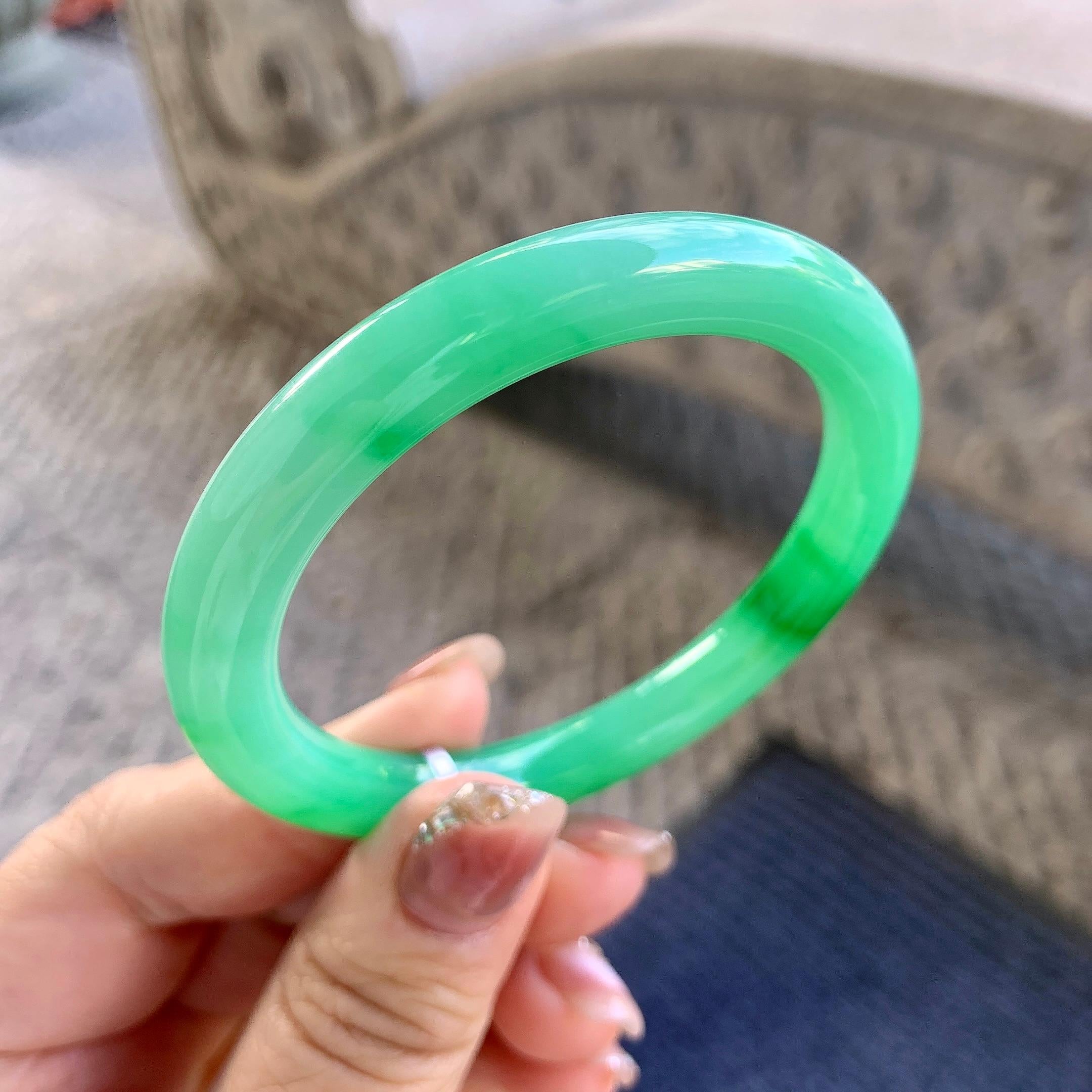 细糯种飘绿圆条手镯（53.5mm）（yc290960）