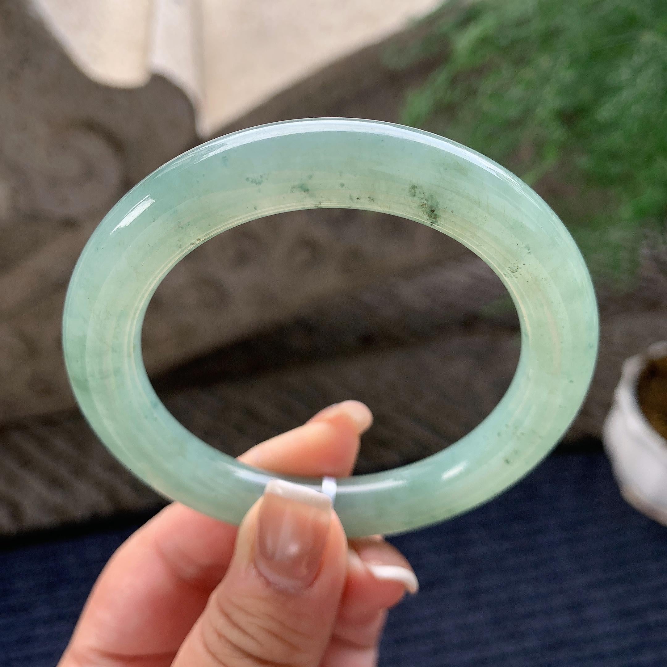 细糯种晴底飘蓝花圆条手镯 56.6圈口 天然缅甸A货翡翠（yc381956）