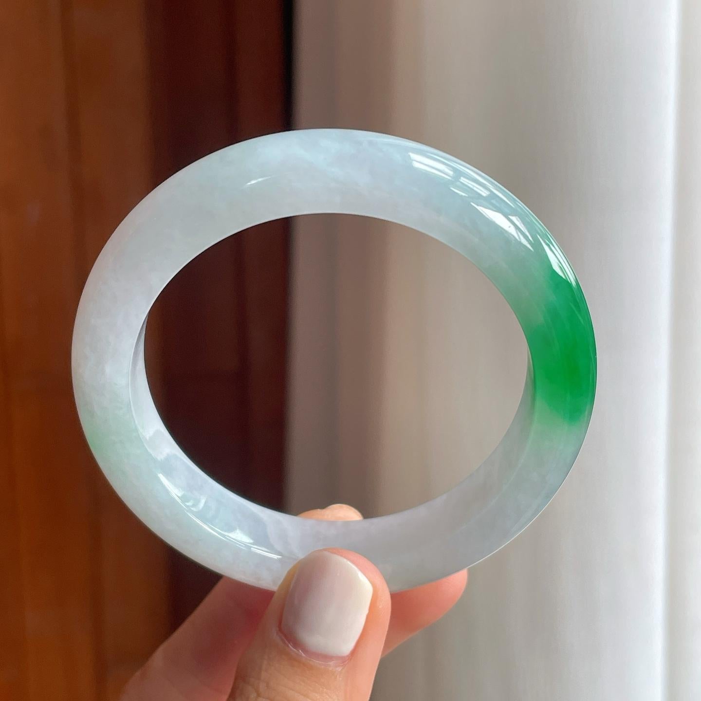 糯冰带辣绿色翡翠平安镯（56mm）（yc249148）