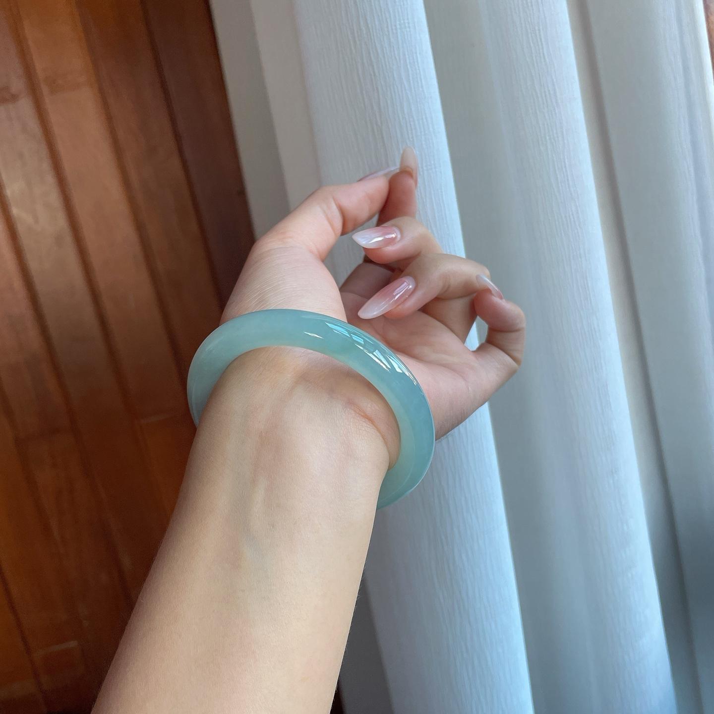 糯冰蓝晴底翡翠圆条手镯（57.3mm）（yc266495）