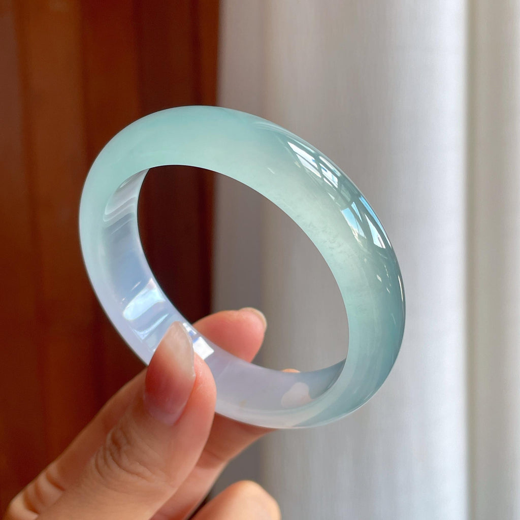 冰玻种蓝晴底翡翠平安镯（55mm)（yc319475）