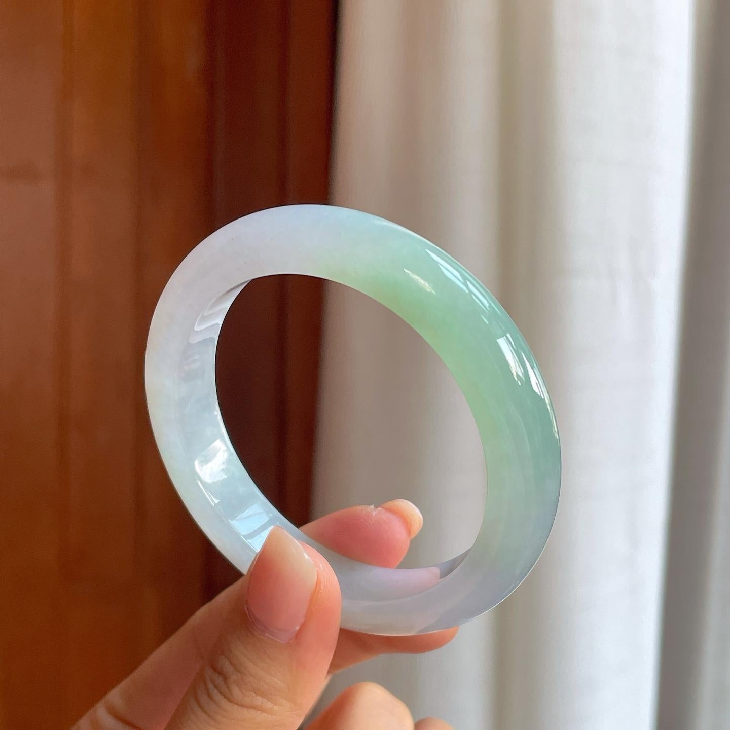 糯冰淡春彩底翡翠平安镯（55.5mm）（yc411305）