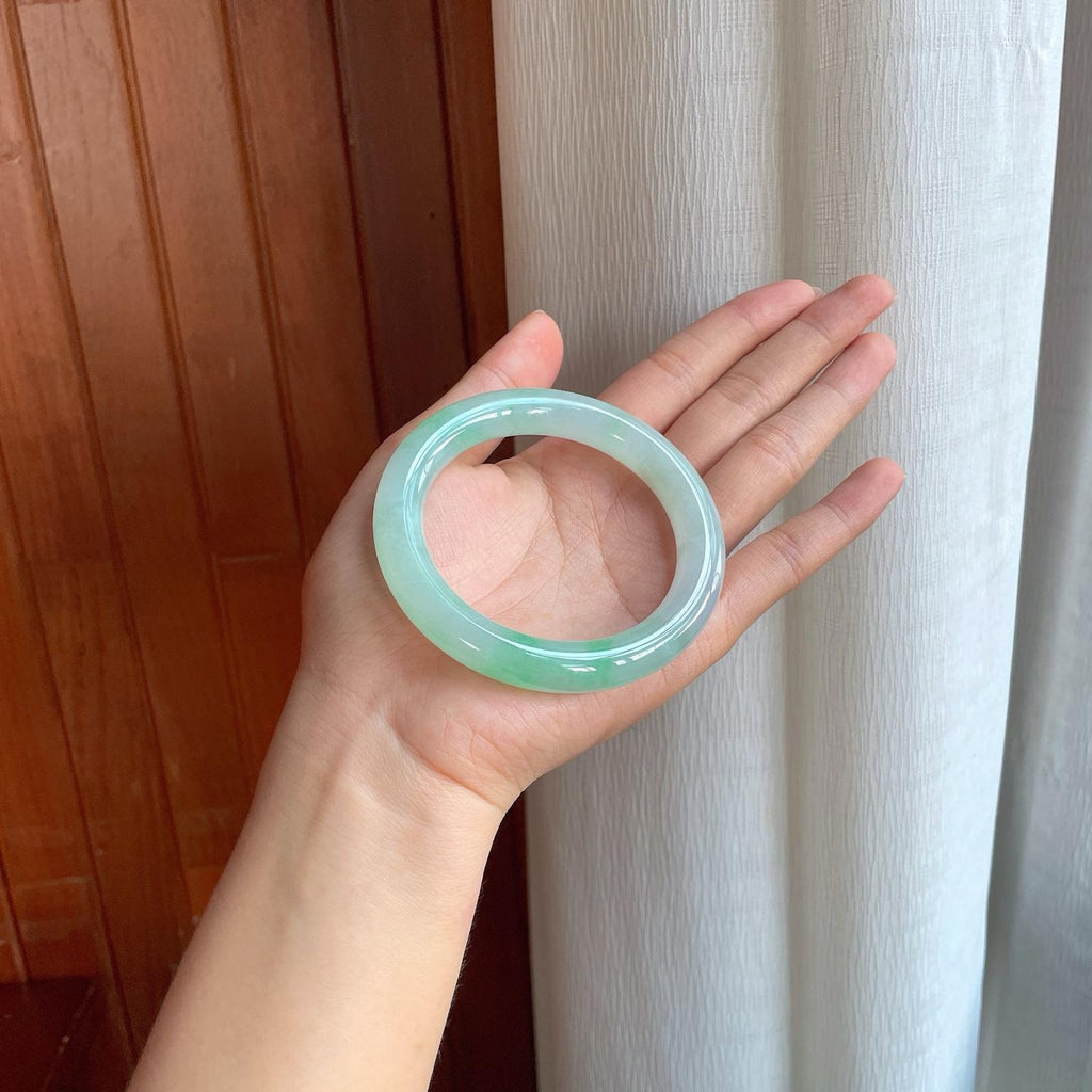 糯冰飘绿花翡翠圆条手镯（58.8mm）（yc408391）
