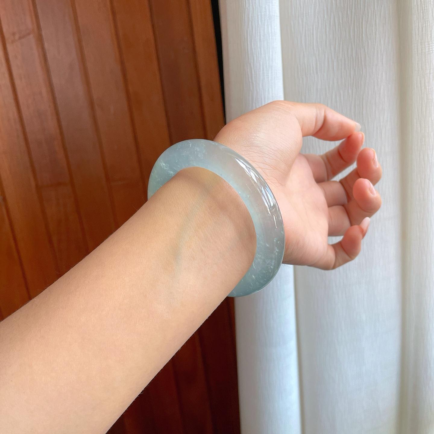 冰玻种雪花棉翡翠圆条手镯（57mm）（yc318614）