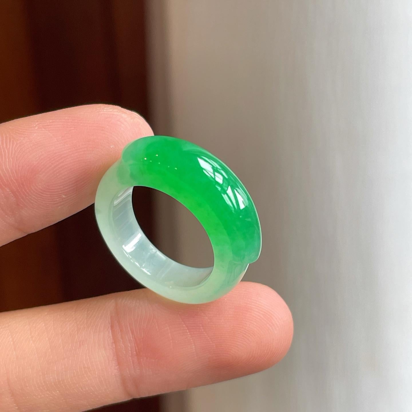 冰种阳绿翡翠戒圈（yc249147）