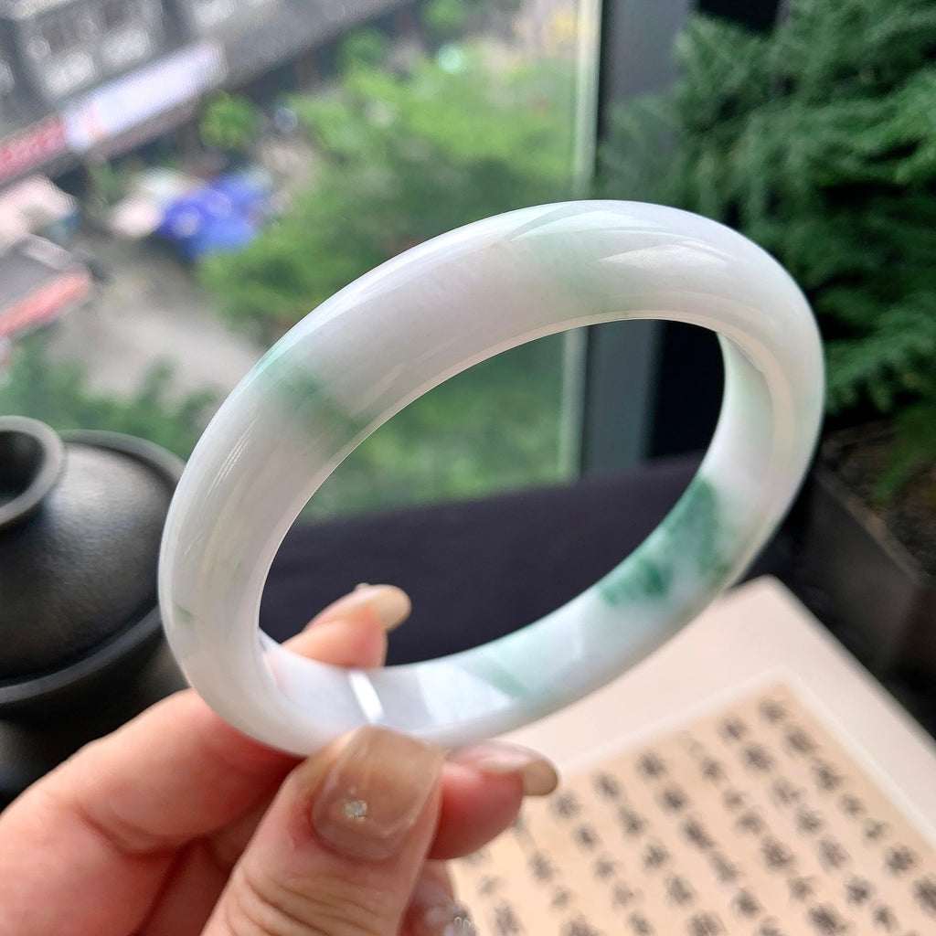 大圈口 细糯种飘绿花正圈平安镯 62.3圈口 天然缅甸A货翡翠（yc477610）