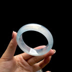 冰玻种飘蓝花宽版翡翠手镯（57.5mm）（yc402747）