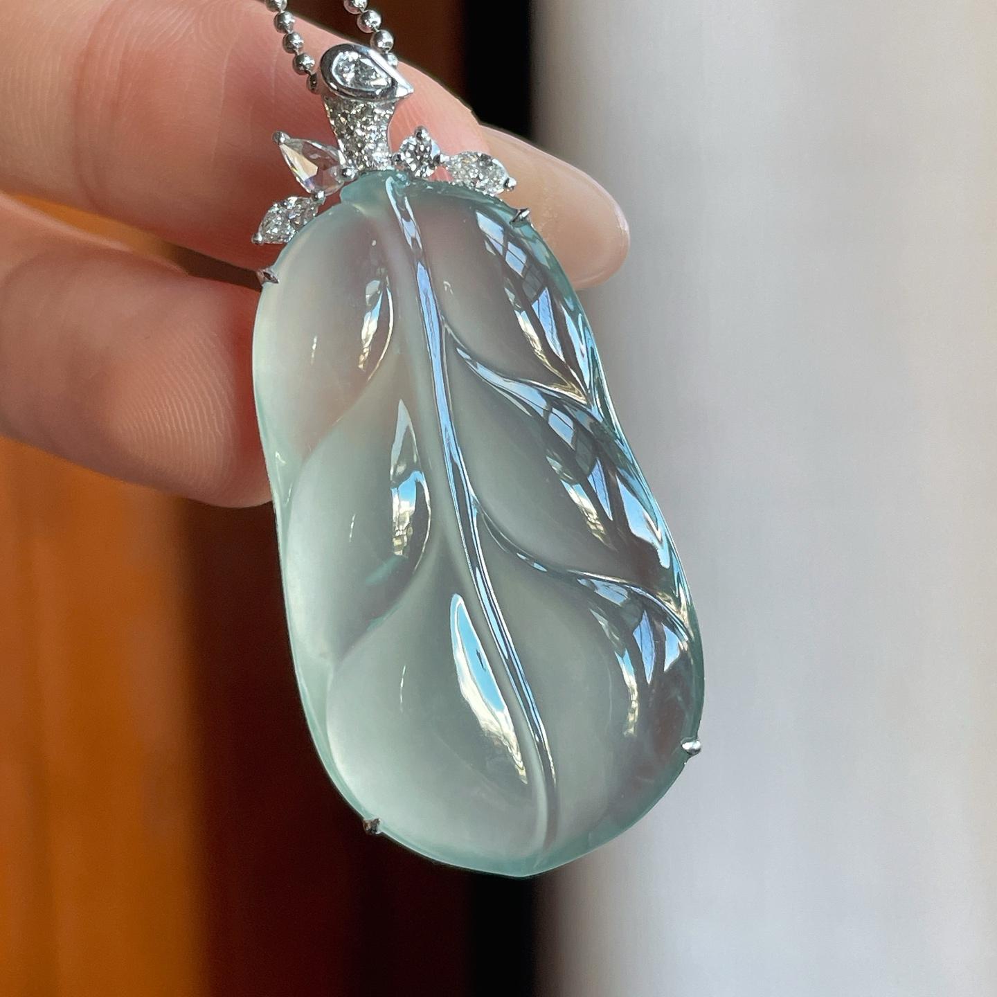 18k金镶冰种蓝晴底翡翠叶子（yc242849）