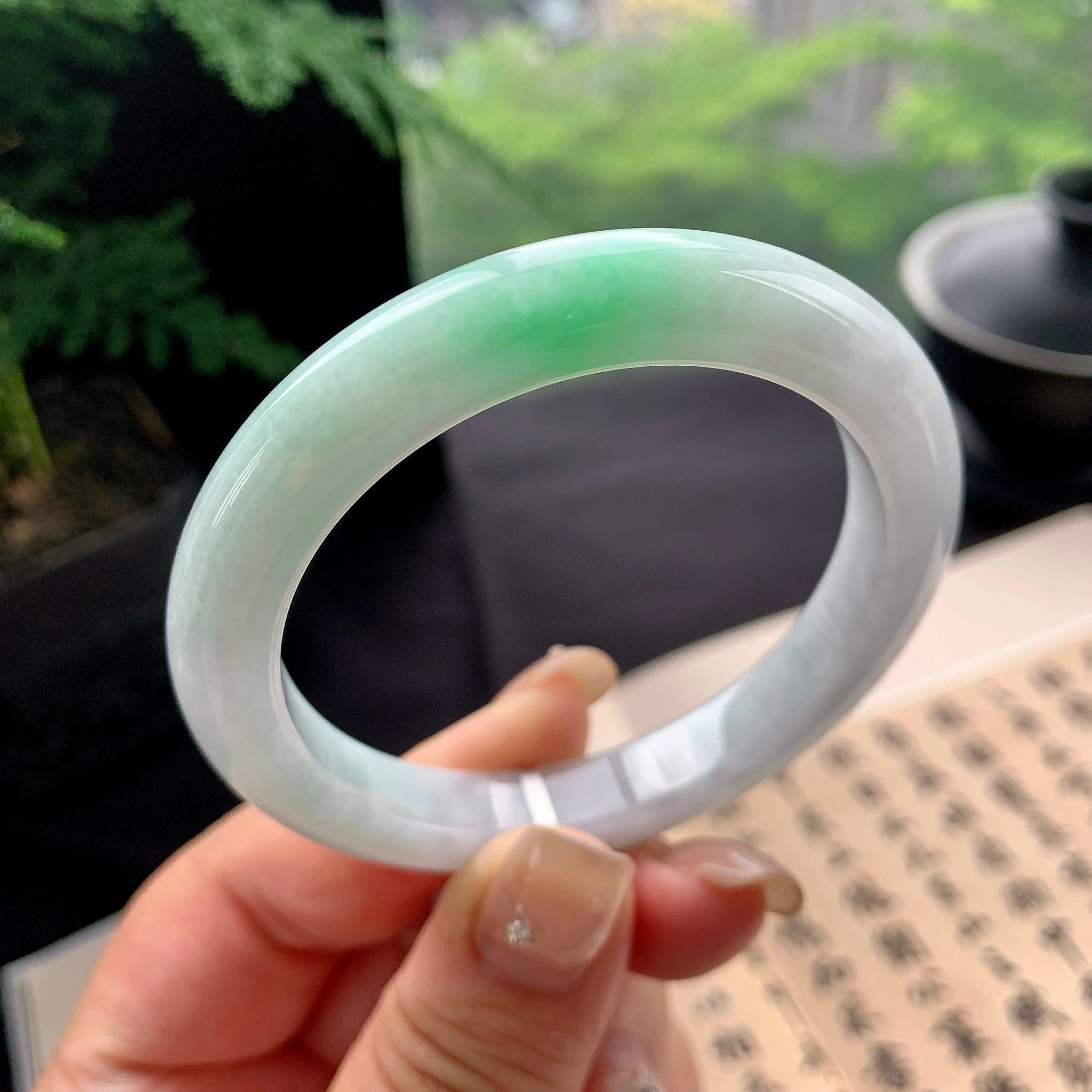 细糯种淡晴底飘绿正圈平安镯 52.5圈口 天然缅甸A货翡翠（yc473064）