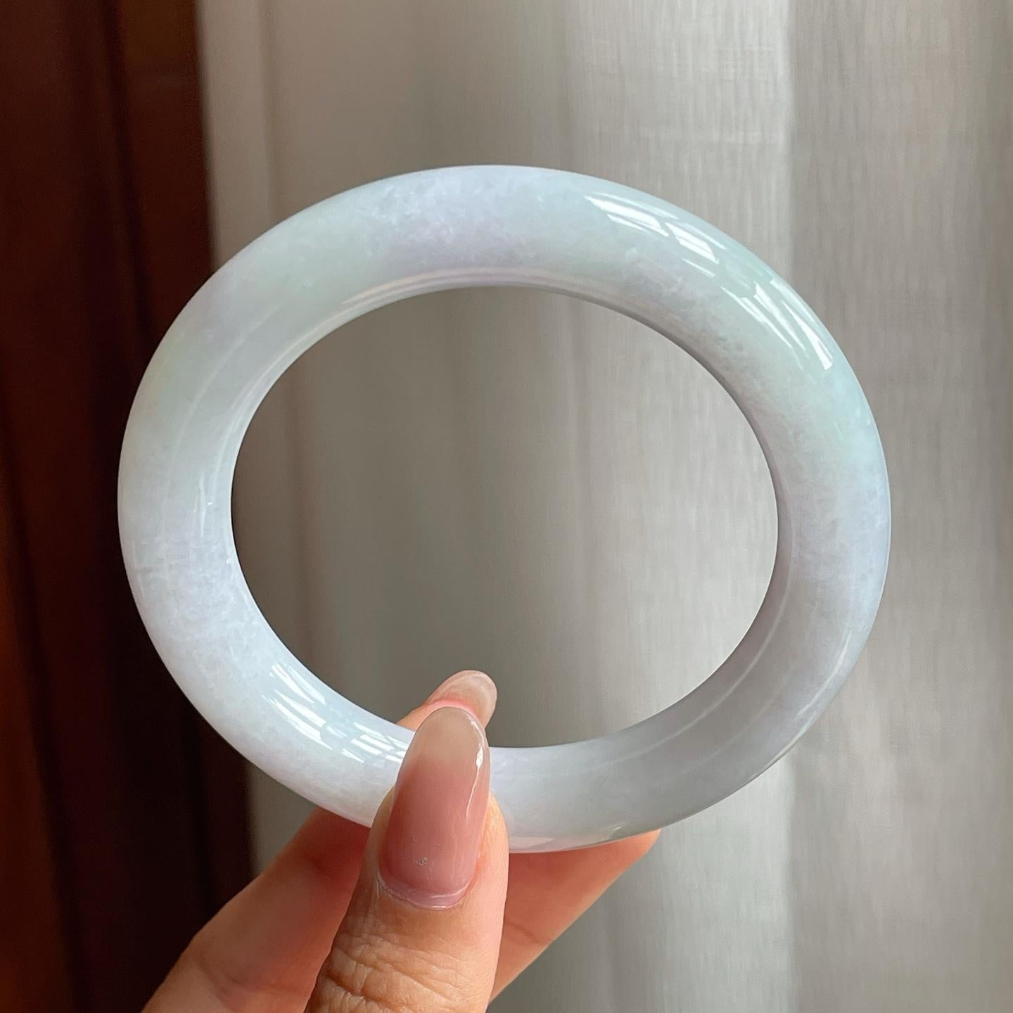 糯冰种淡紫底翡翠圆条手镯（55mm）