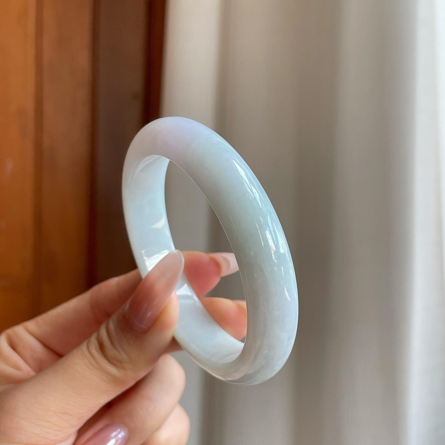 细糯冰带淡椿翡翠平安镯（53mm）（yc279897）