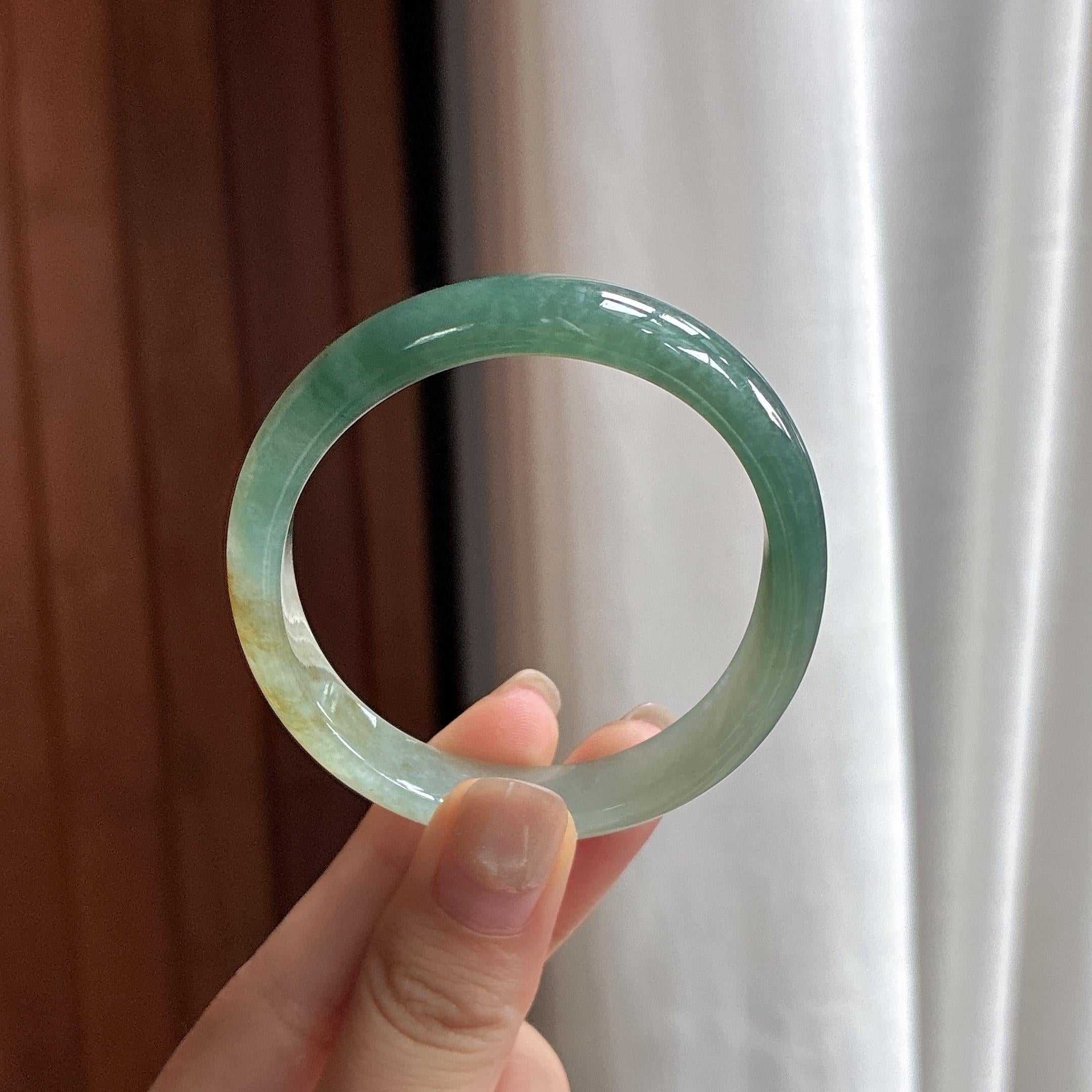 糯冰晴底飘黄特色贵妃镯 54圈 天然缅甸A货翡翠（yc483708）