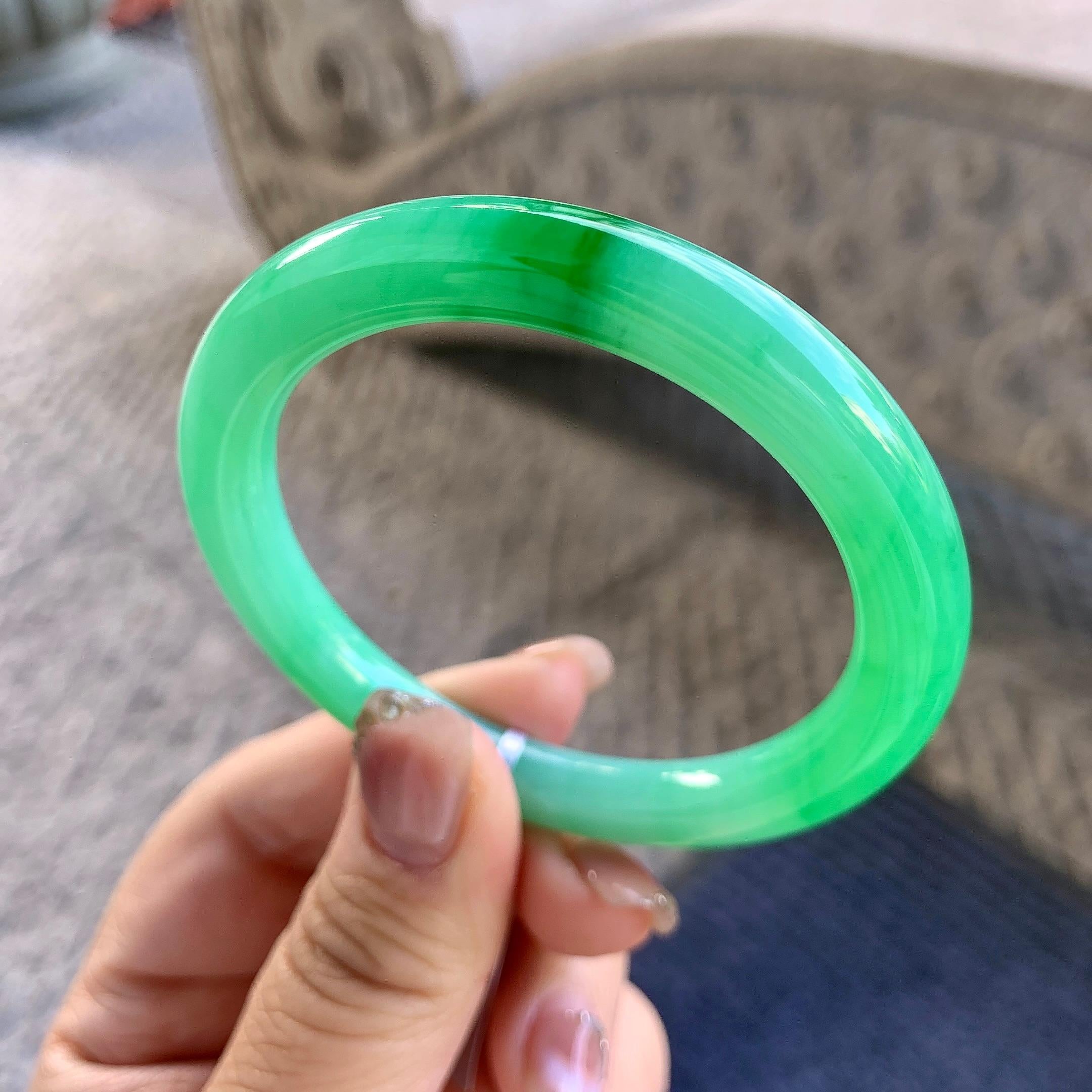 细糯种飘绿圆条手镯（53.5mm）（yc290960）
