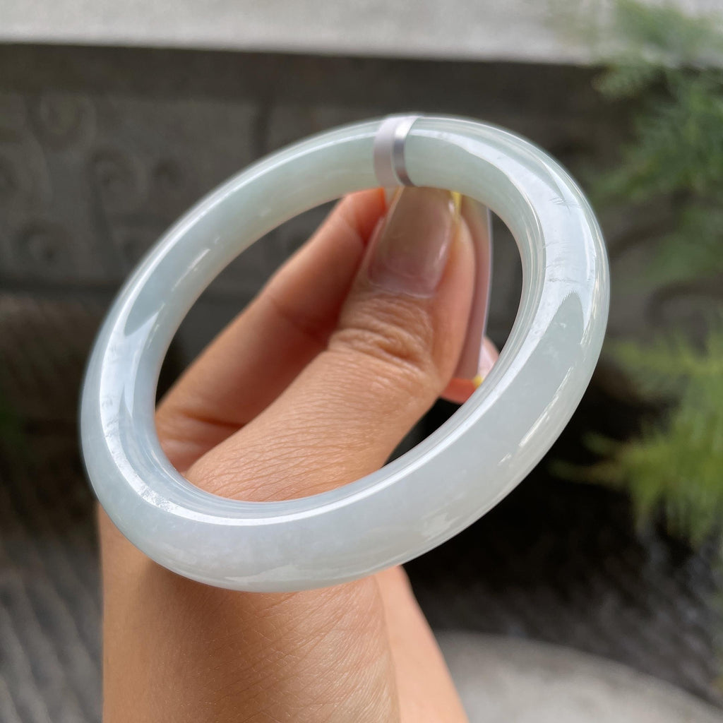 小圈口     细糯种带底色圆条手镯53.6圈    天然缅甸A货翡翠（yc387375）
